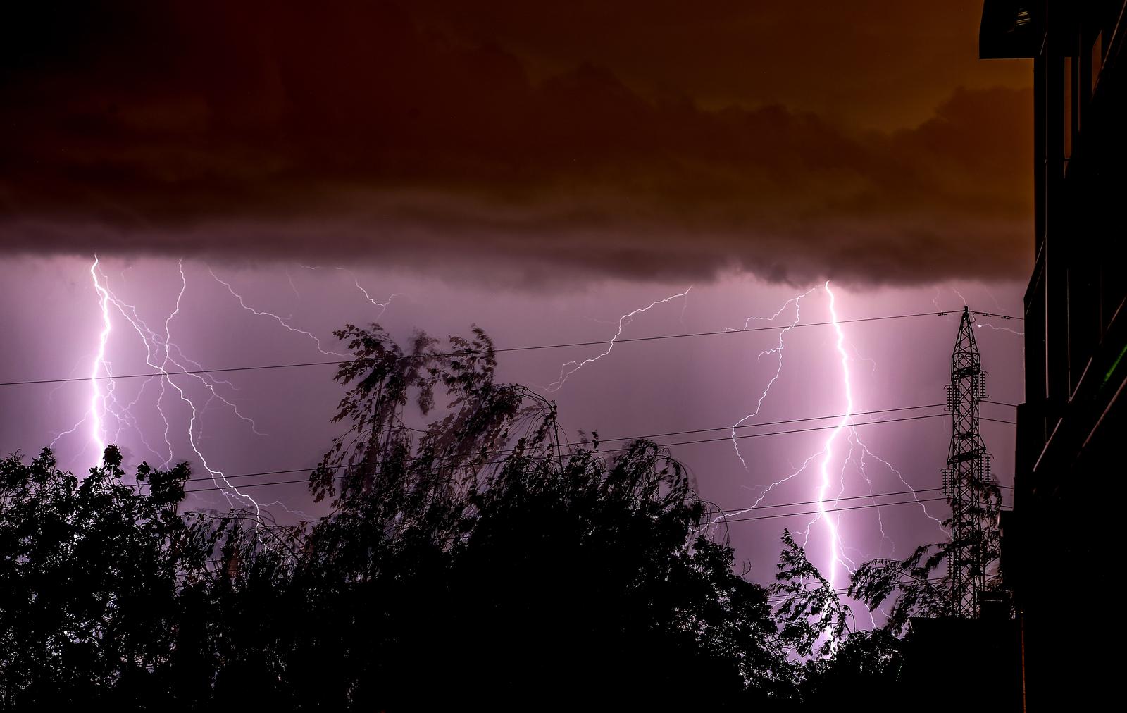 Grmljavinsko nevrijeme iznad Zagreba