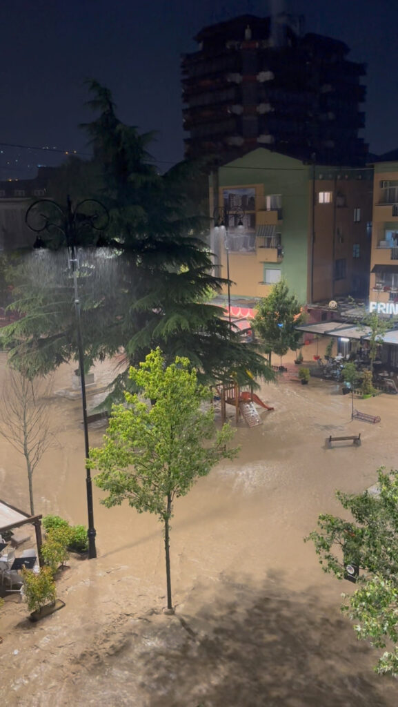 1687692828-2023-06-25T095624Z_1196274680_RC29Q1AUII6F_RTRMADP_3_KOSOVO-WEATHER-577x1024.jpg