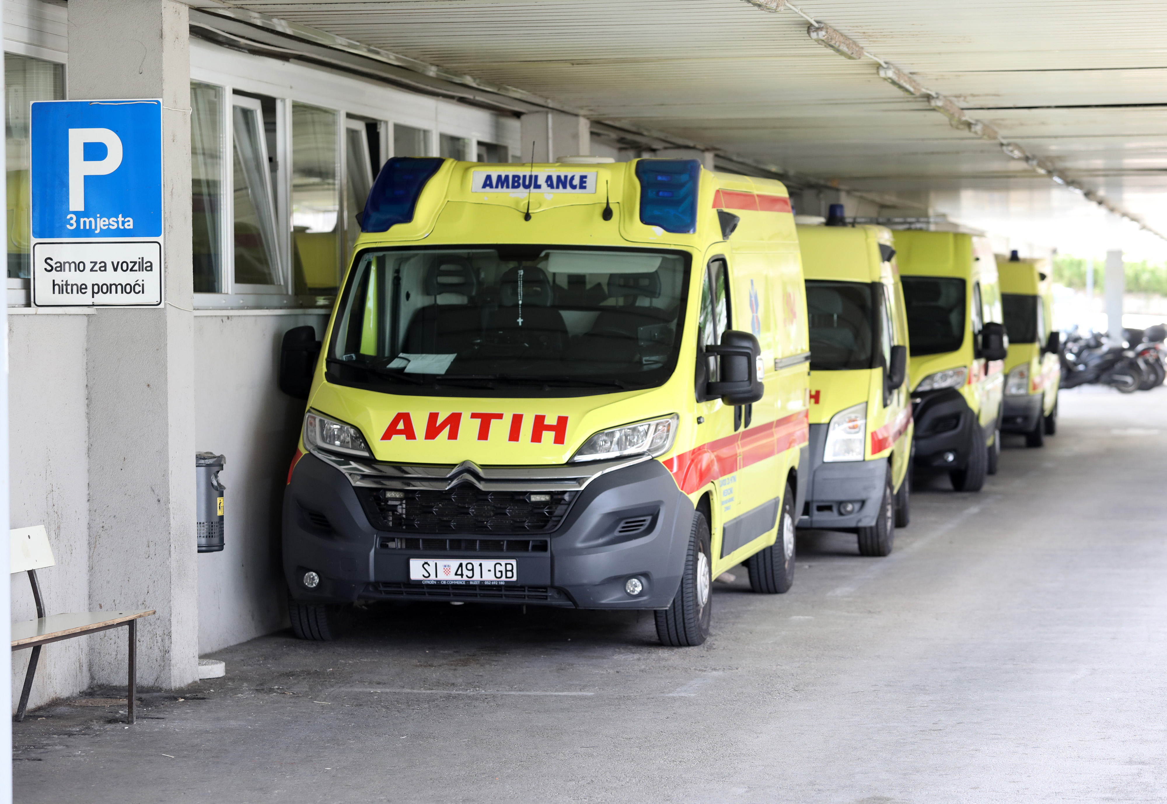 Šibenik: Vozači hitne pomoći sirenama dali podršku kolegi nakon nesreće uz jezero Bundek