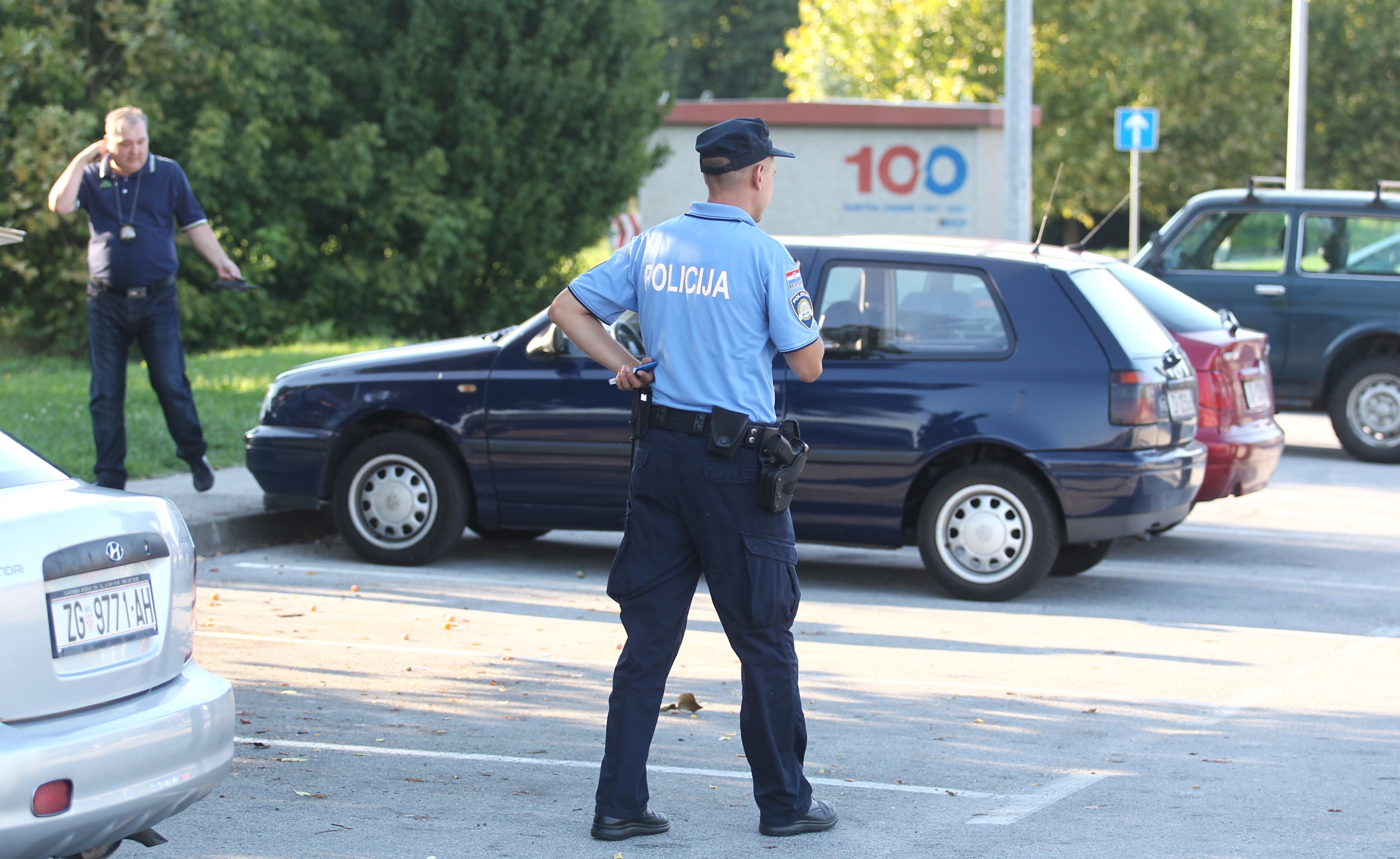 Zagreb: U mukarca ispaljeno nekoliko hitaca na parkiralitu Konzuma u Sarajevskoj