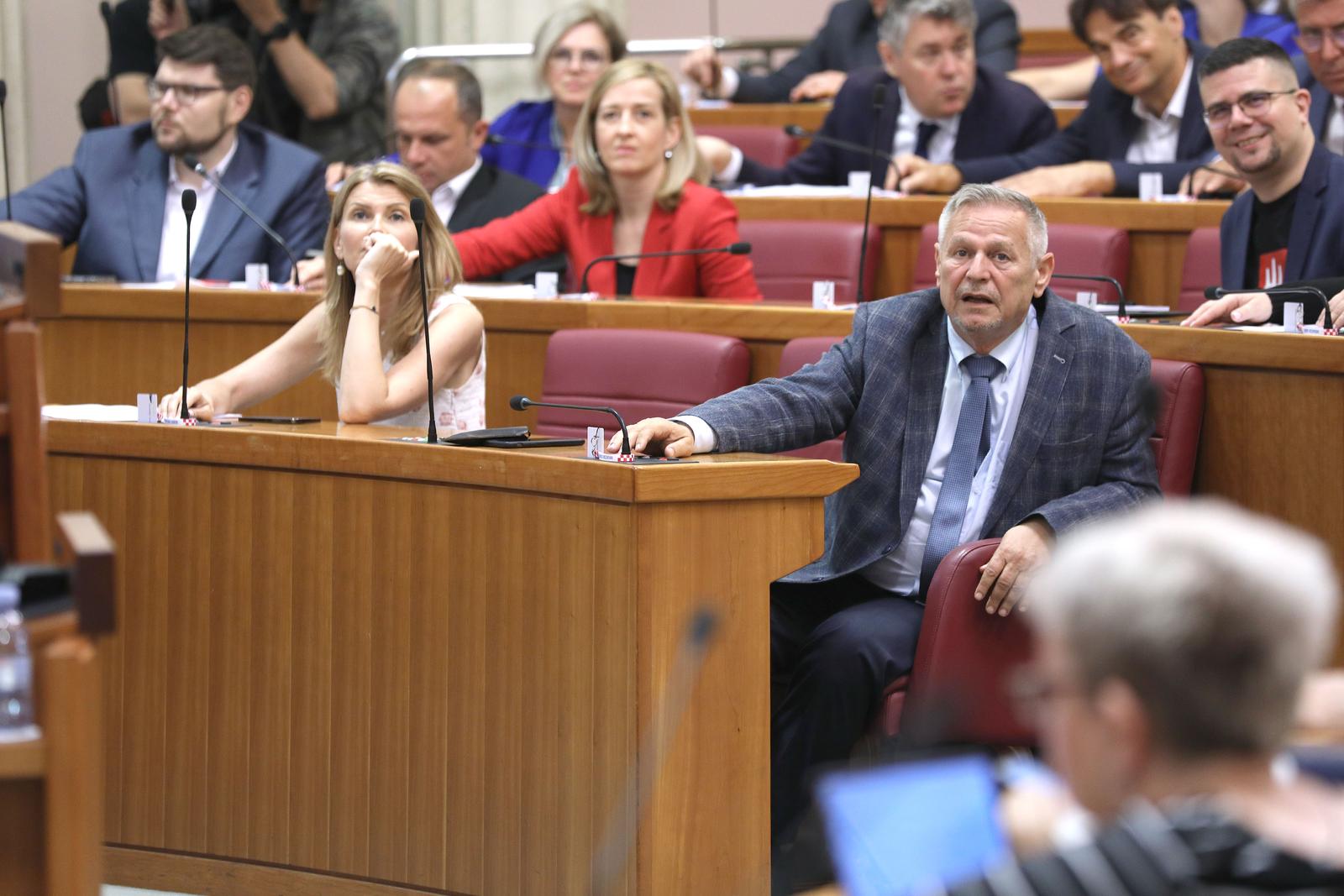 Zagreb: Glasovanjem nastavljena sjednica Sabora