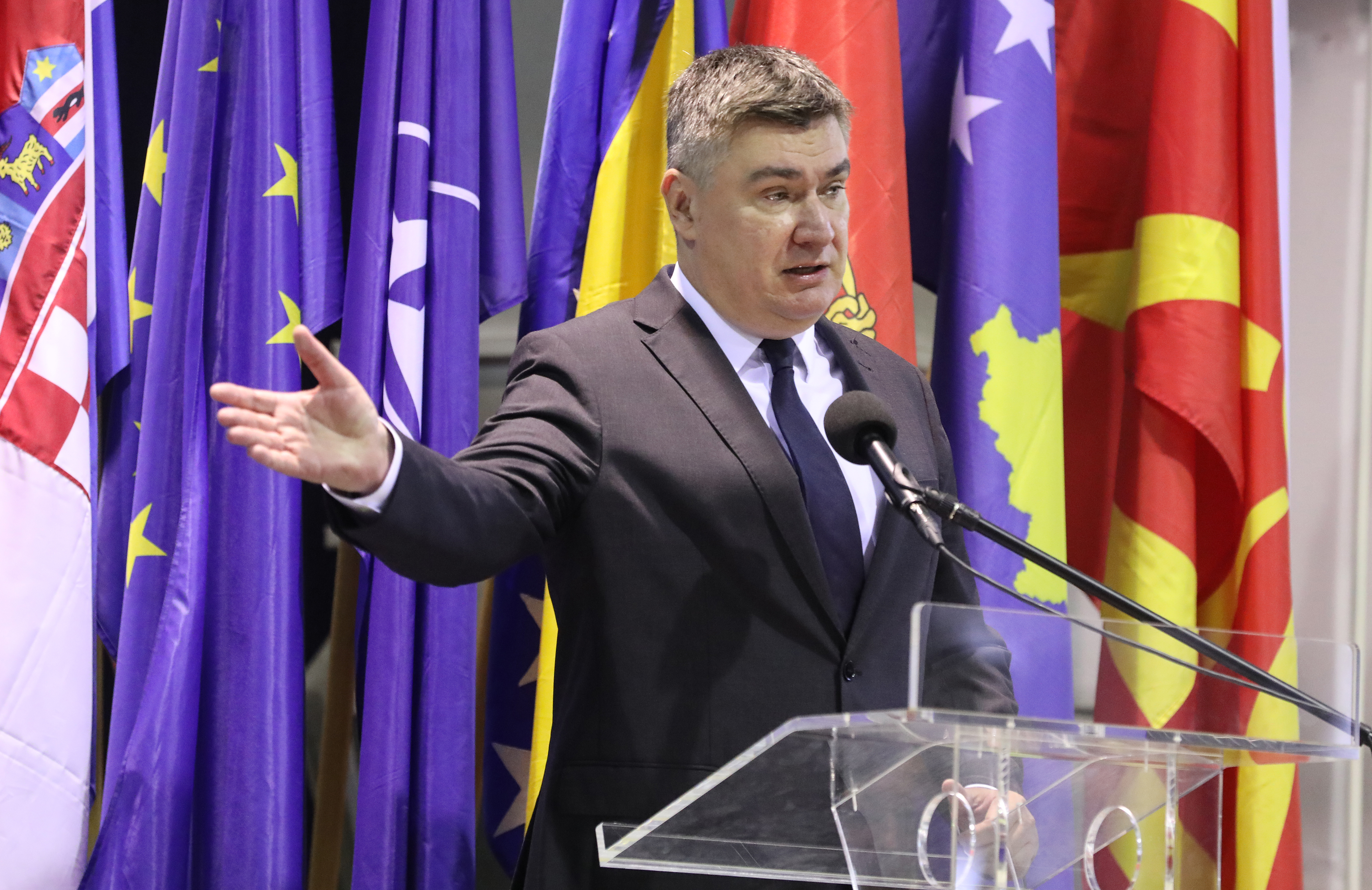 Zagreb: Zoran Milanović na promociji novih časnika Oružanih snaga RH i dodjeli prvih časničkih činova na Hrvatskom vojnom učilištu Dr. Franjo Tuđman