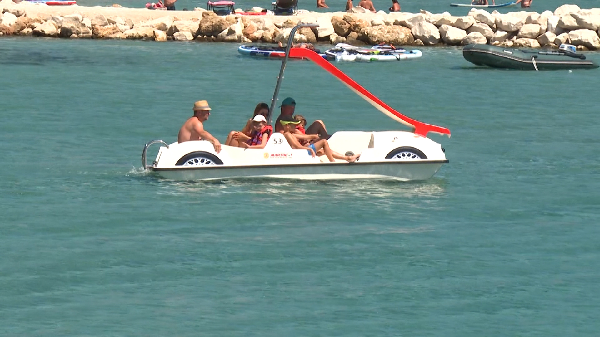 turisti, plaža, ljeto, ljetovanje, hotel, smještaj, stranci