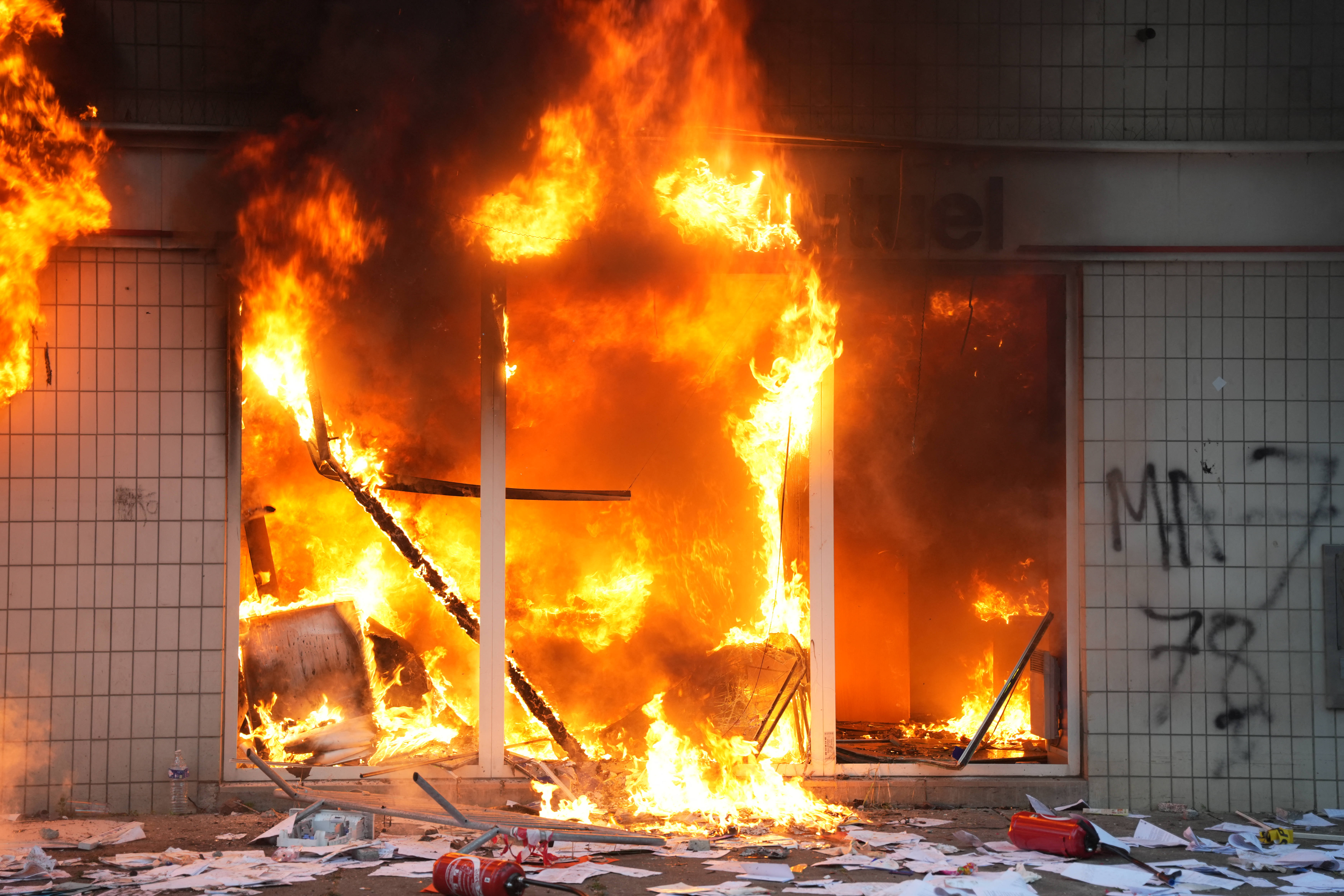 francuska, neredi, požar