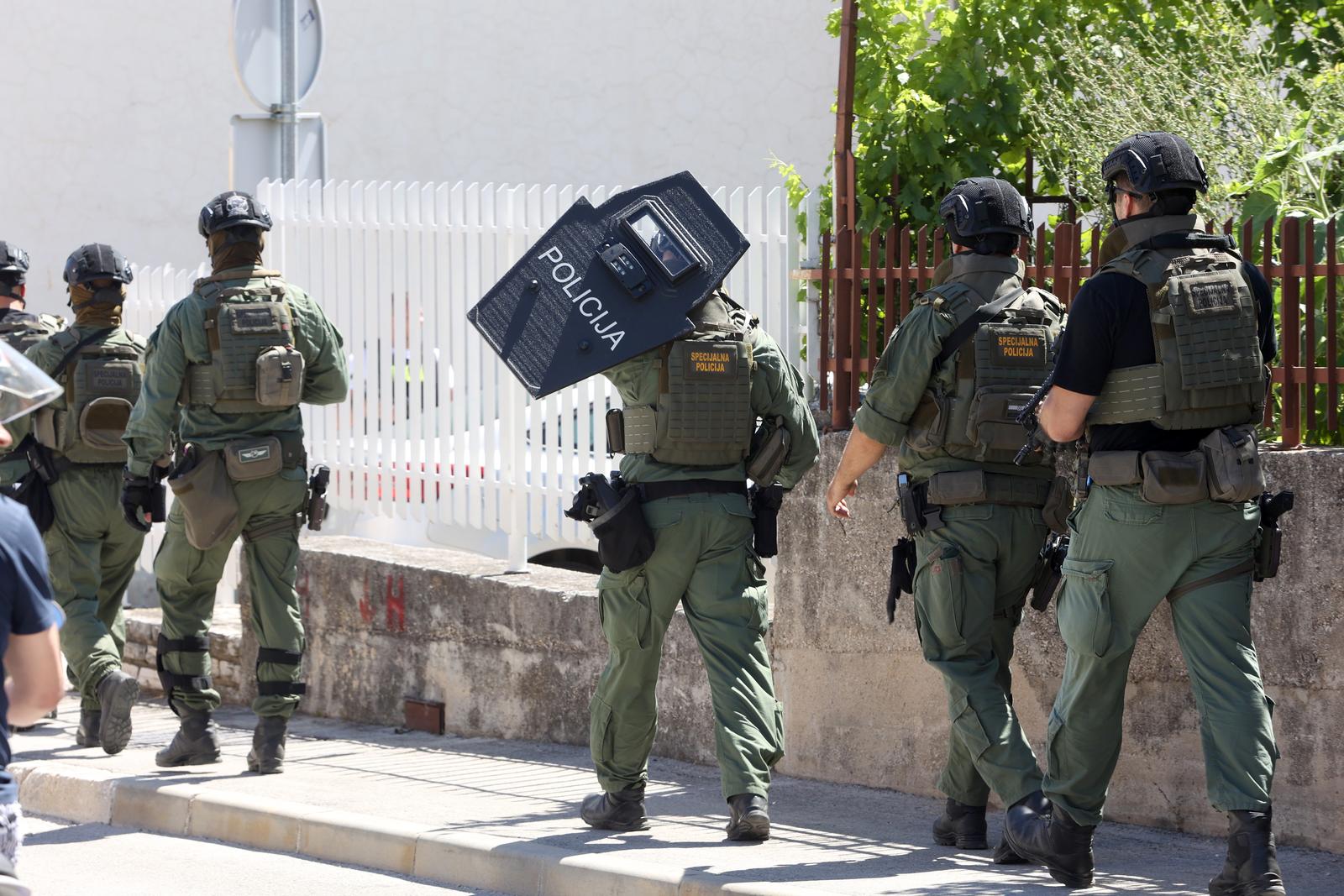 U Trogiru upucan čovjek, policija traži napadača