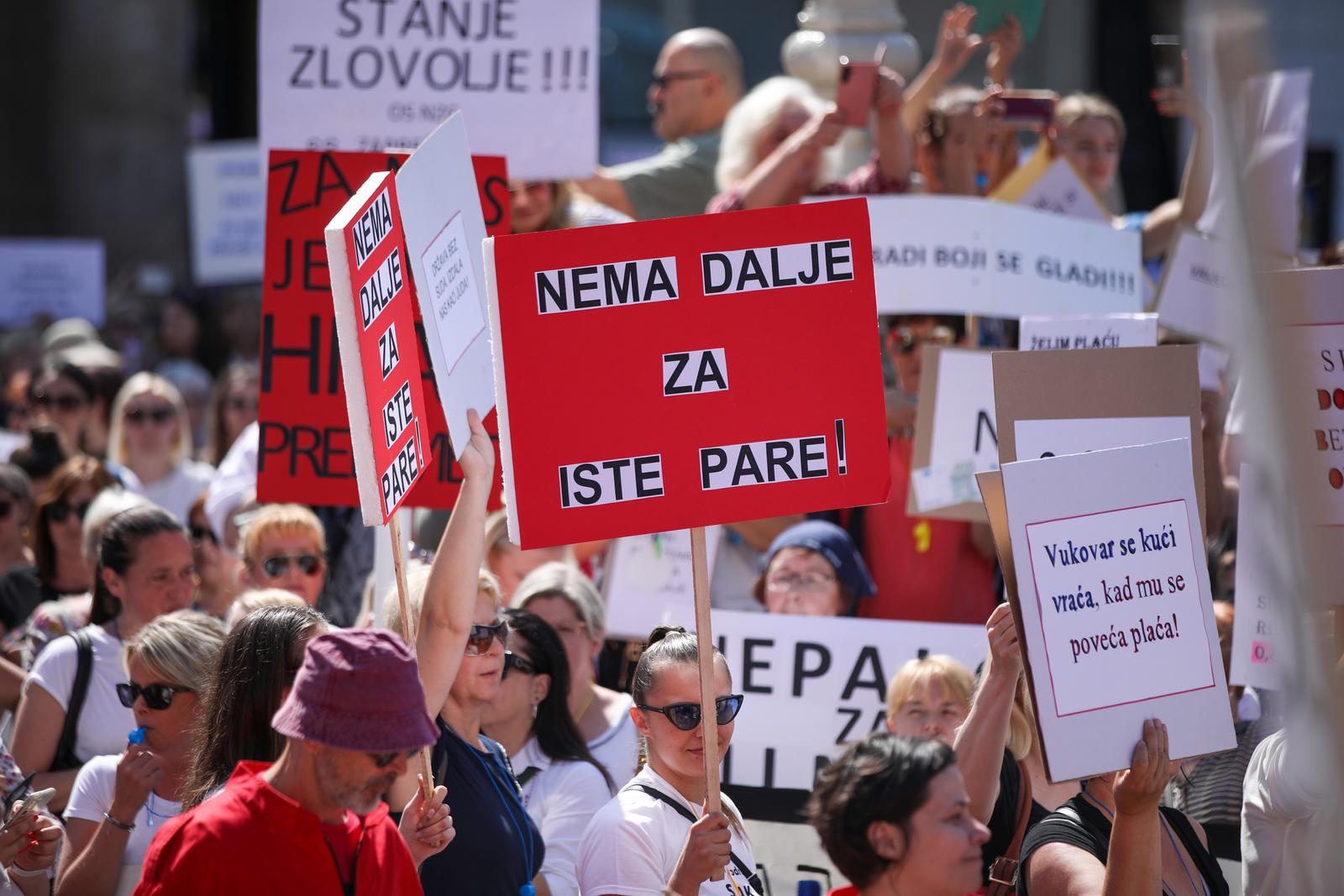 Zagreb: Mirni prosvjed Sindikata državnih i lokalnih službenika i namještenika