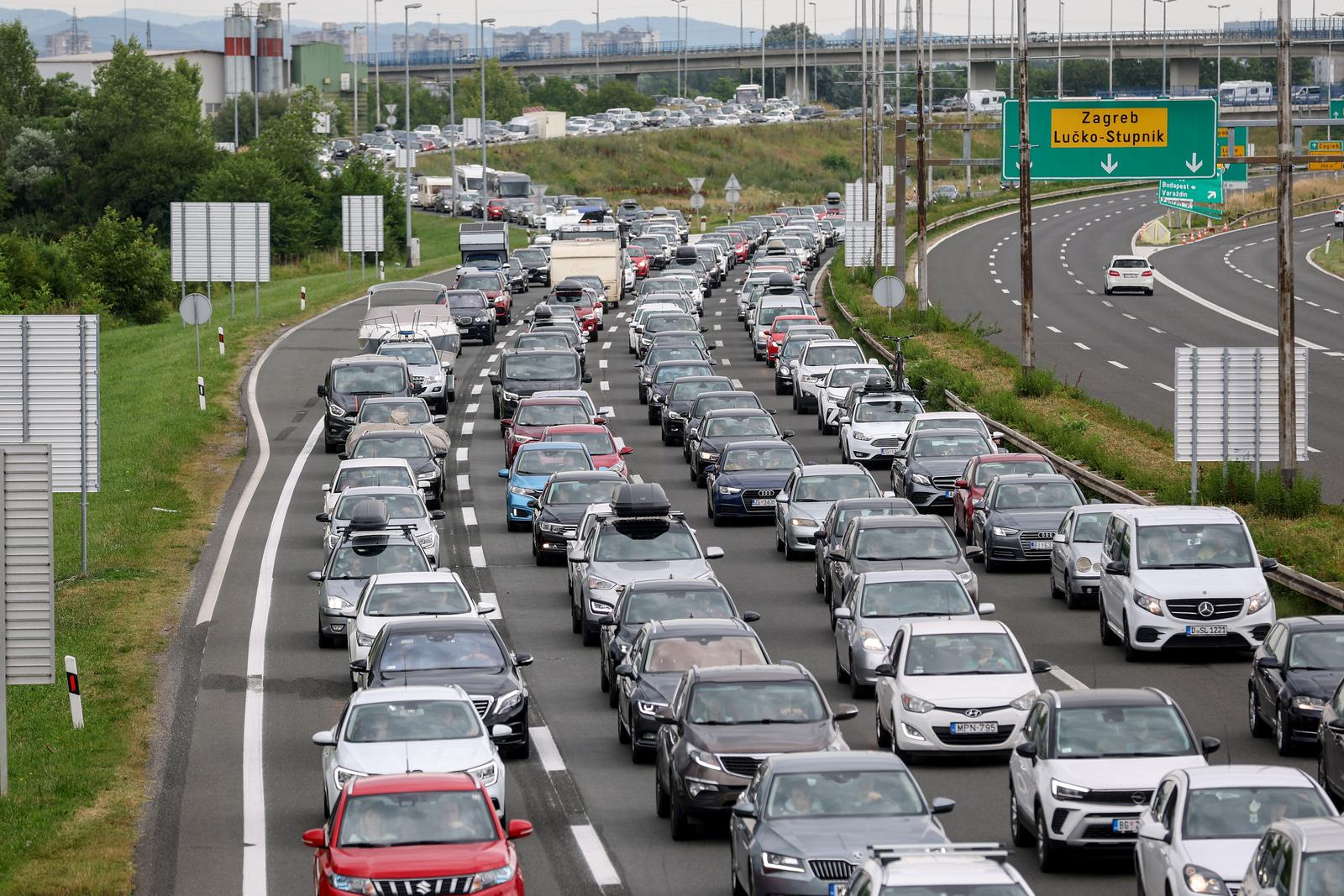 Zagreb: Gužve na naplatnim kućicama u Lučkom prema moru