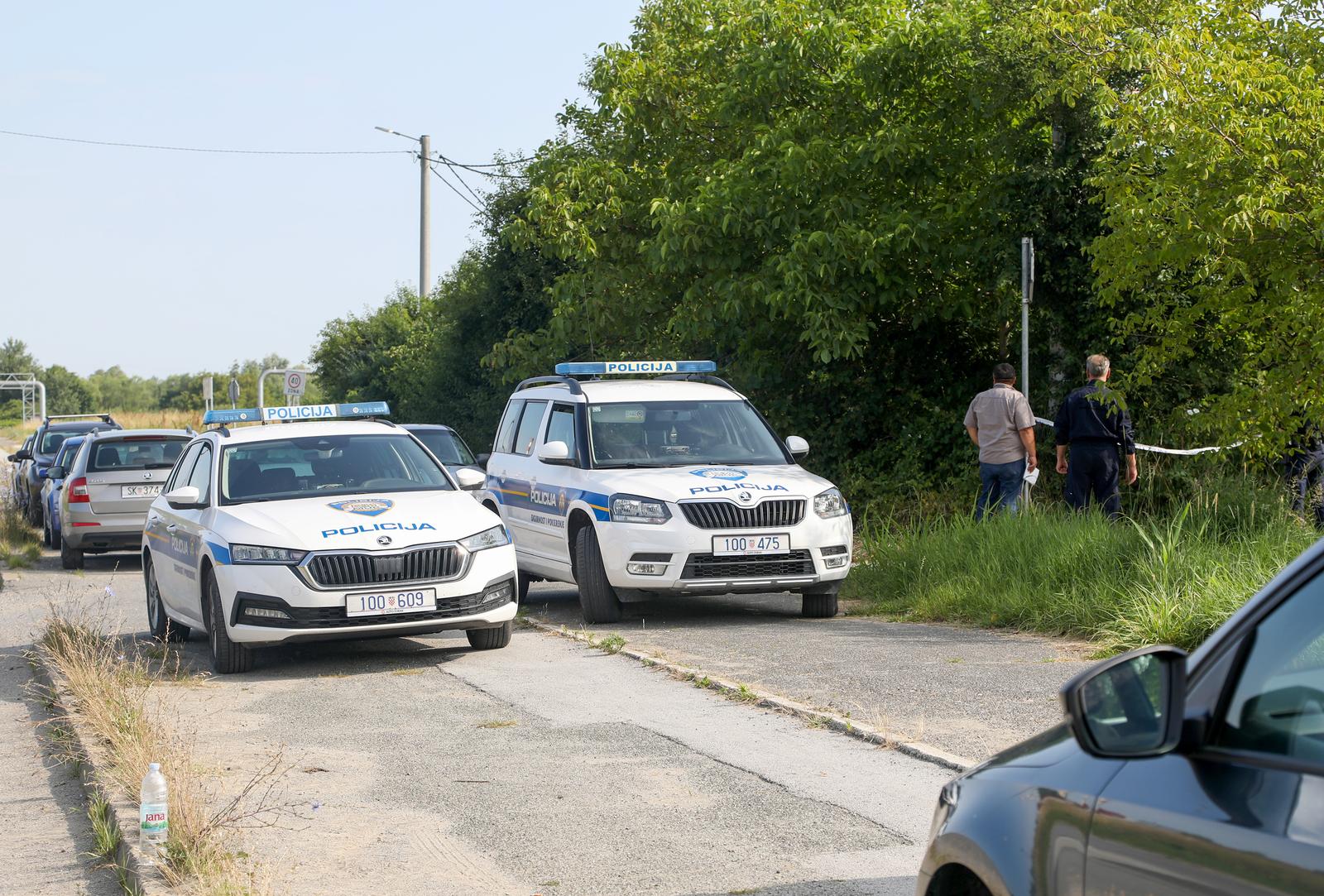Sisak: Policija obavlja očevid na mjstu sinoćne pucnjave