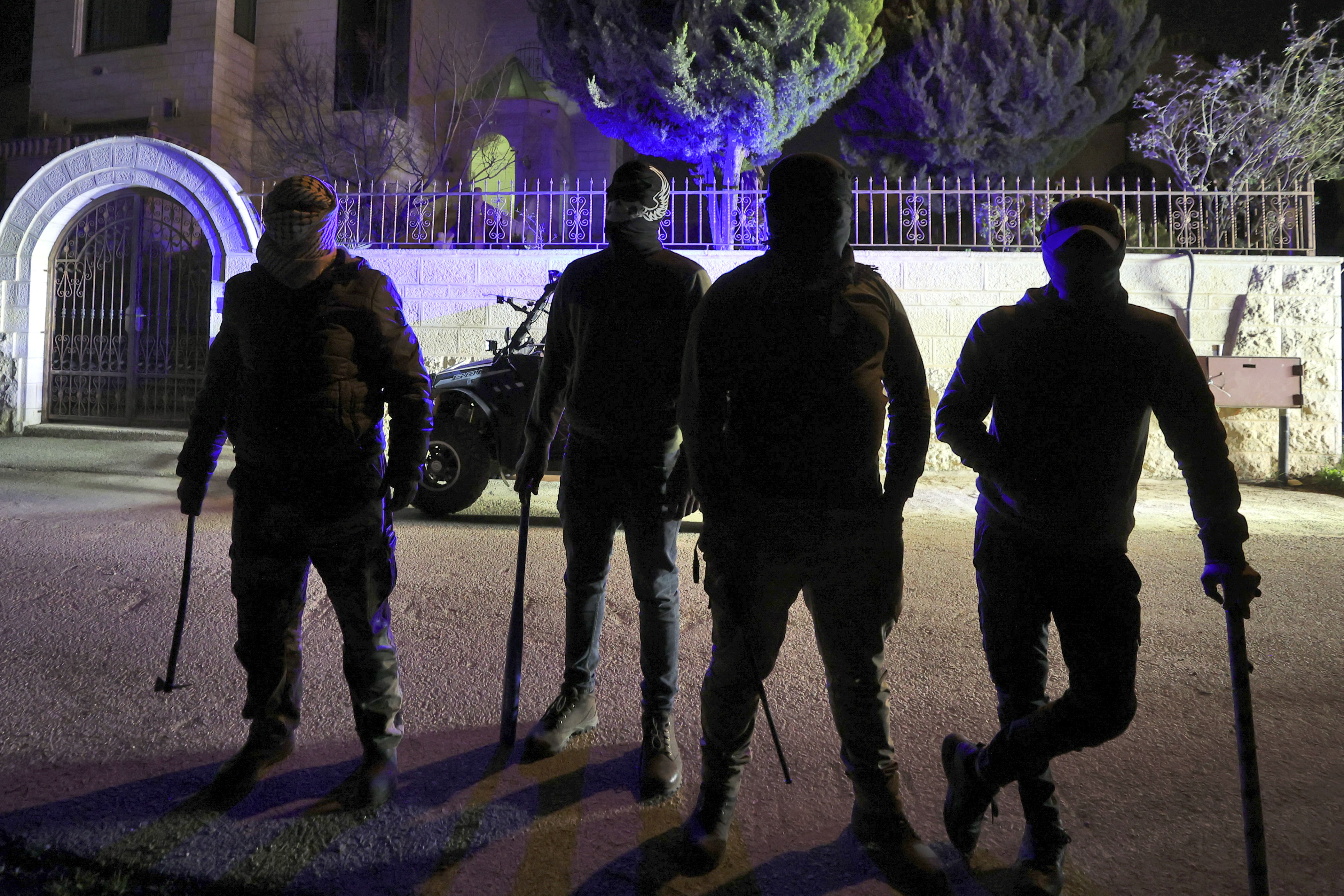 maskirani muškarci, napadači