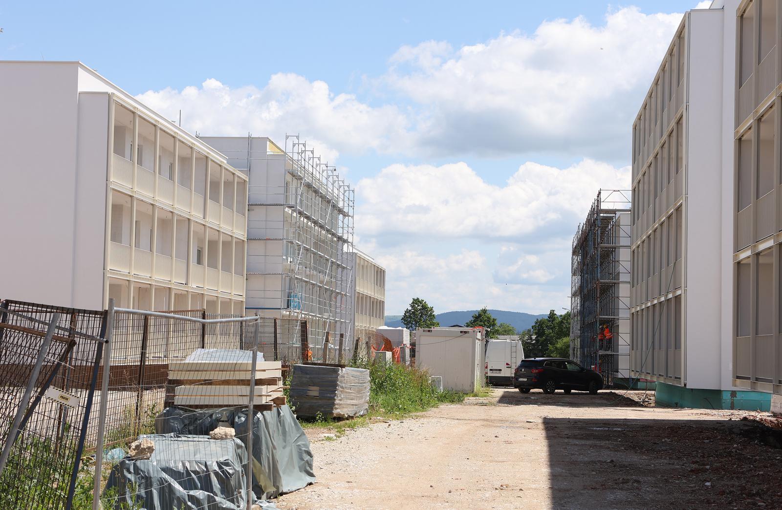 Plenković obišao gradilište stambenih zgrada u Petrinji