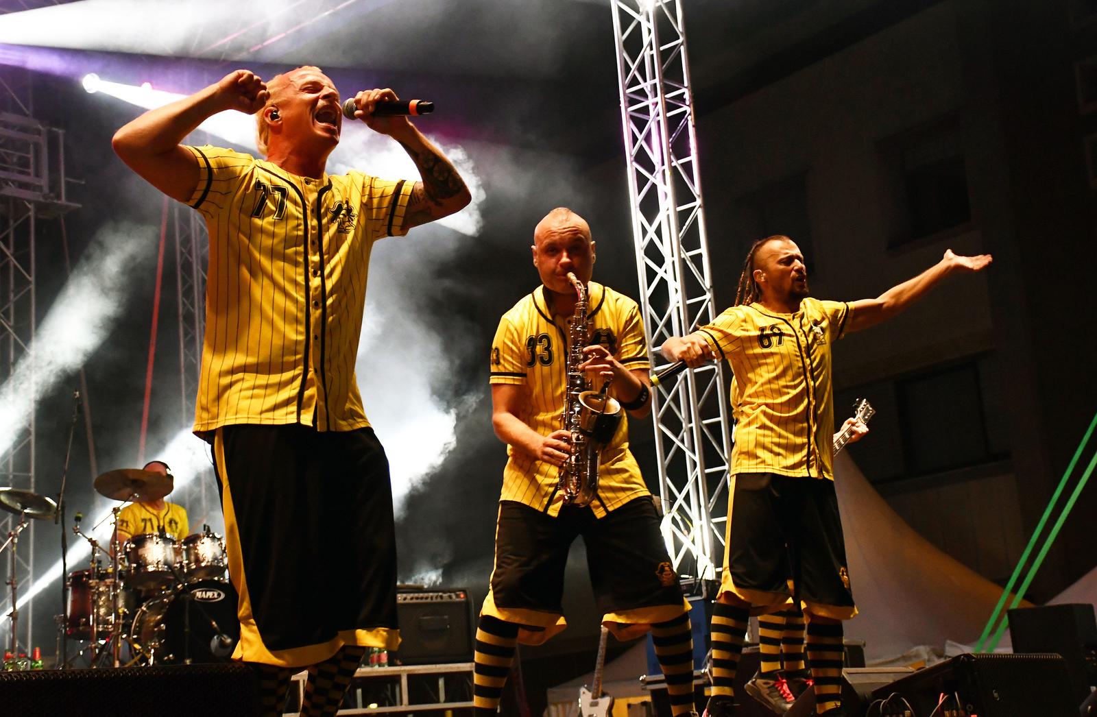 Dubioza kolektiv i Električni orgazam otvorili Novogradiško glazbeno ljeto