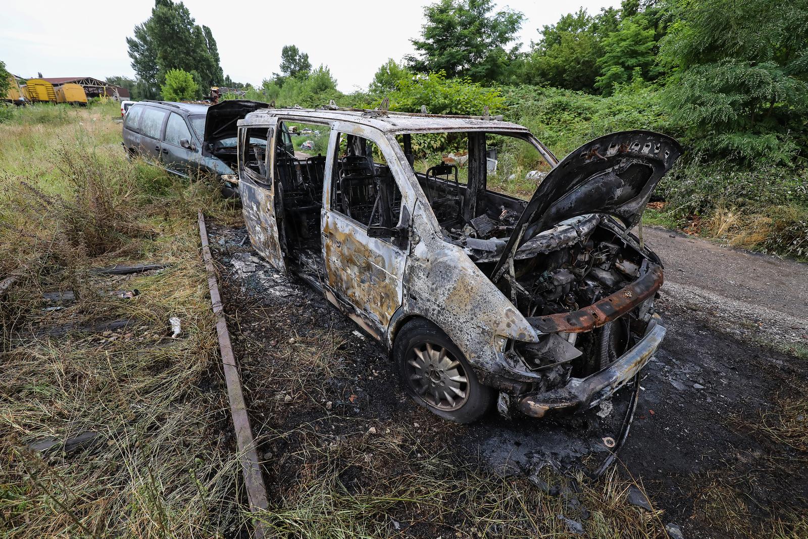 Zagreb: U požaru automobila jedno vozilo u potpunosti izgorjelo