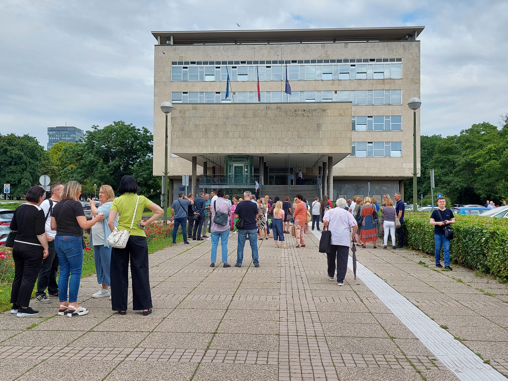 gradsko poglavarstvo, dojava o bombi