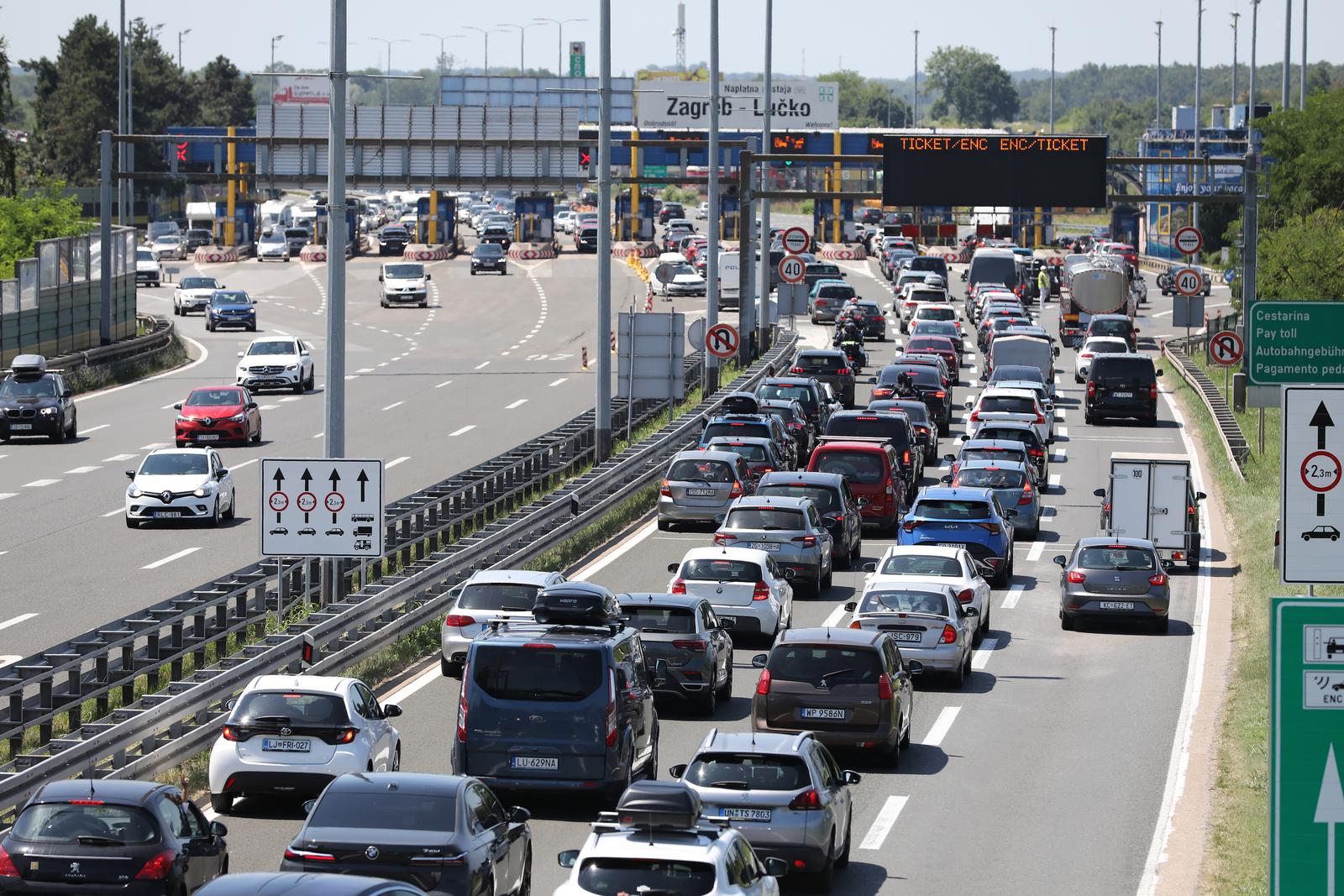 Zagreb: Gužve na naplatnim kućicama u Lučkom prema moru