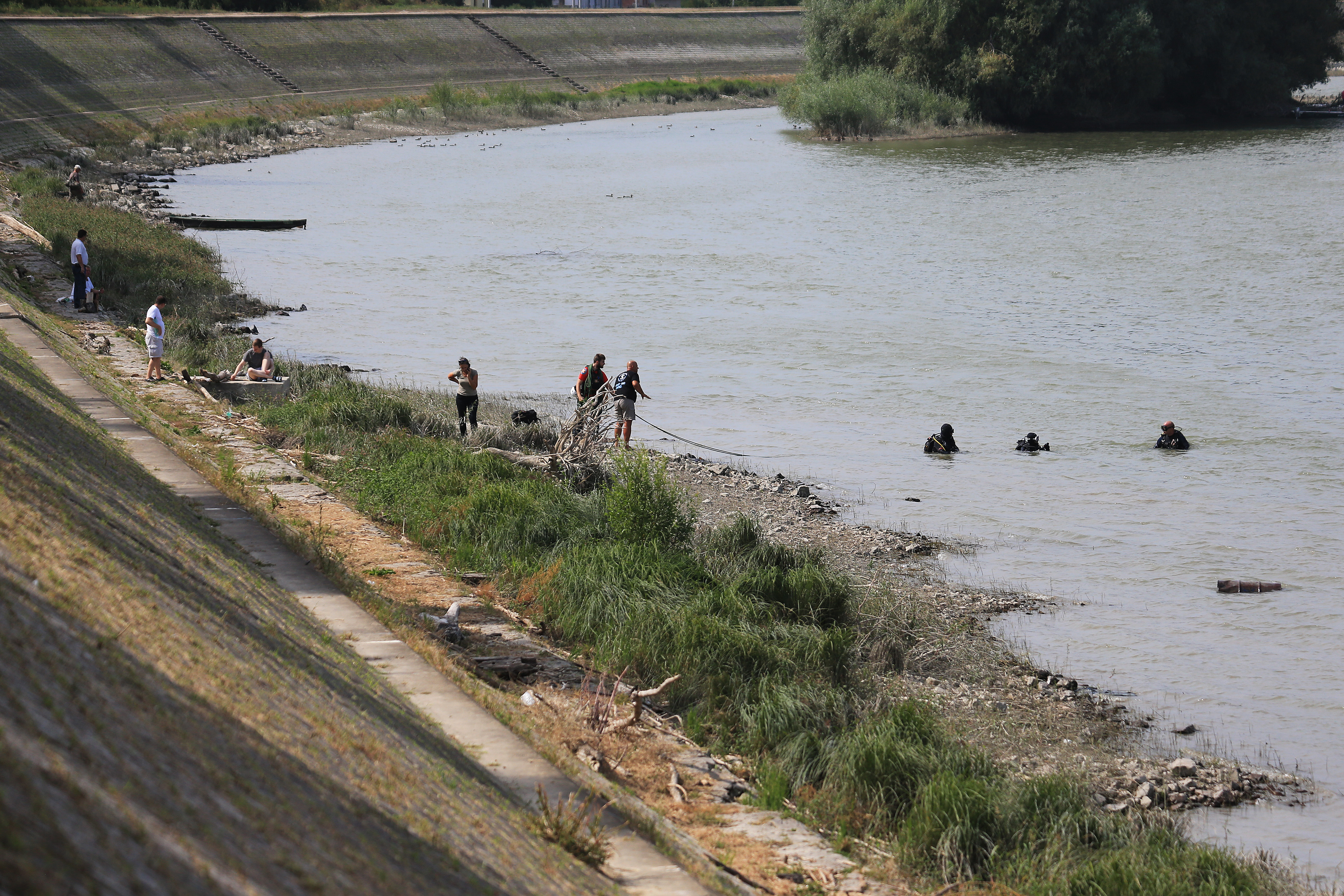 Vukovar: Iz Dunava izvu?eno tijelo djeteta, traga se za jo jednom osobom, najvjerojatnije majkom