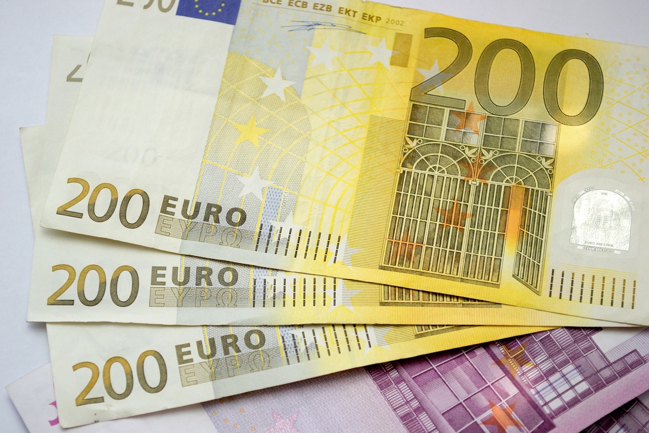 200 eura, euro PIXABAY