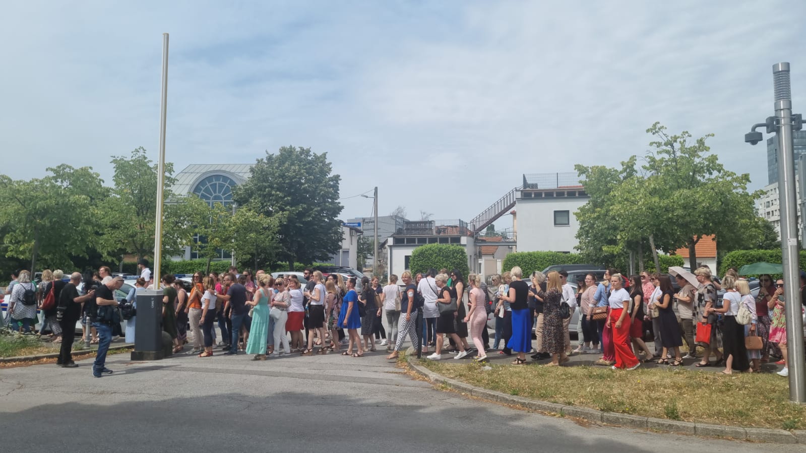 prosvjed, sudski službenici, nsk