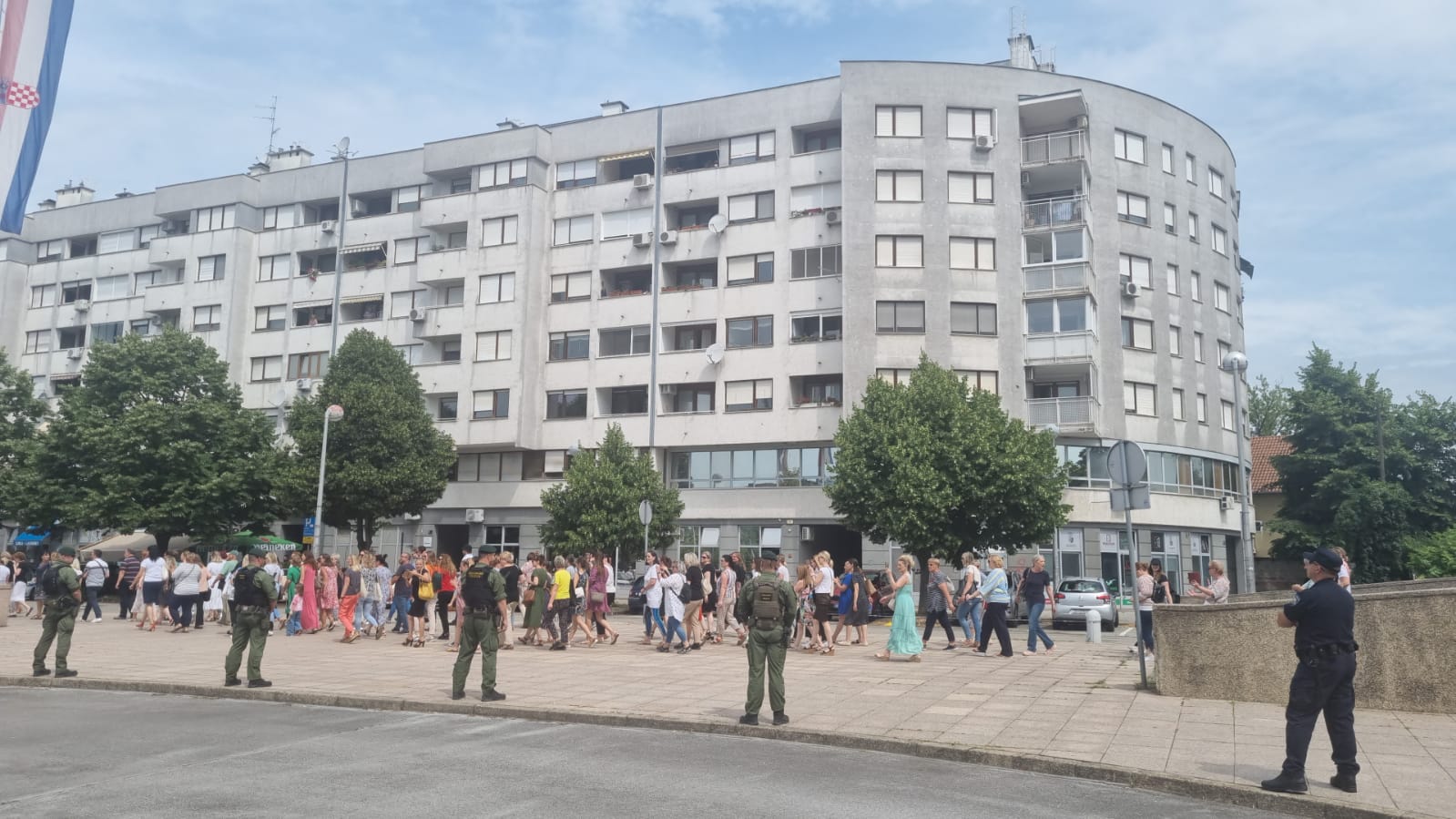 prosvjed, sudski službenici, nsk