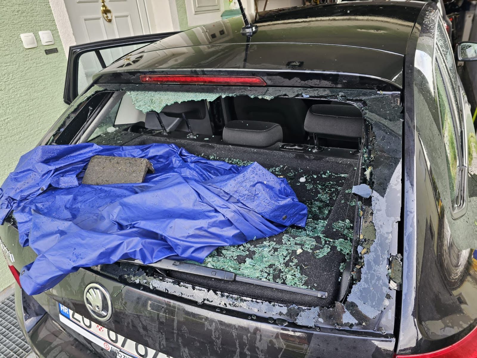 fb8f30d9-fe88-4881-b55b-5bc27c831bdc