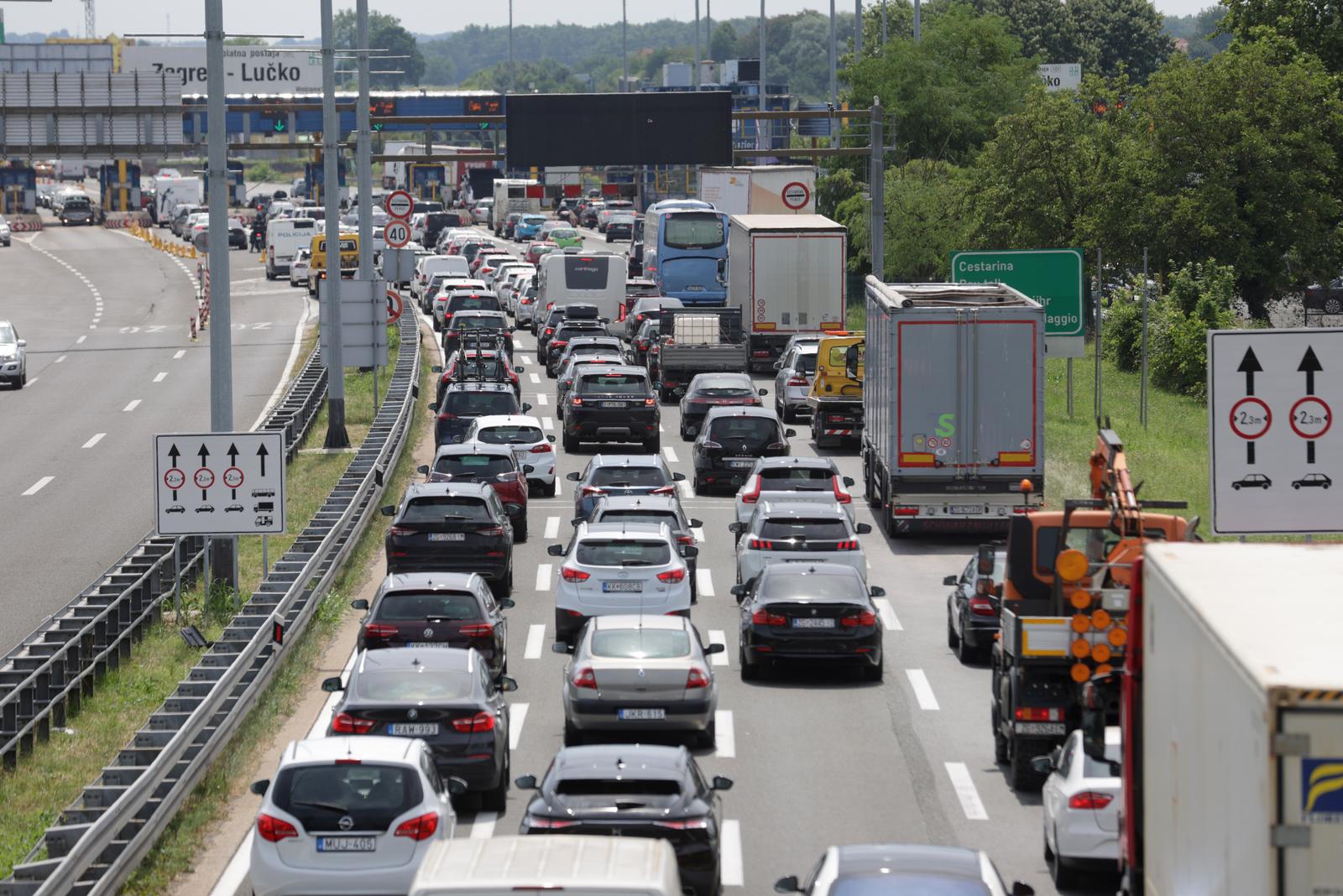 Pojačan je promet na autocesti A1 u smjeru mora, između naplate Lučko i čvora Karlovac