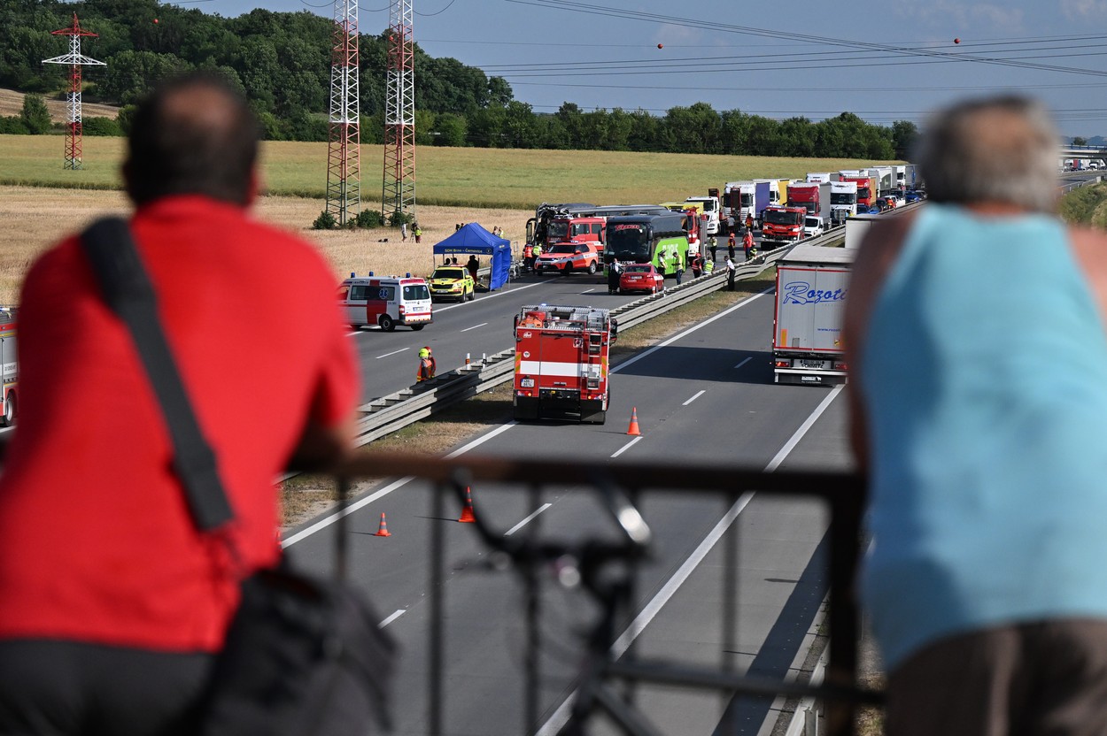 Dopravní nehoda, bouračka, autobus, autobusy, srážka, trumaplán aktivace, zranění, mrtví, dálnice D2, uzavřená, hasiči, záchranáři