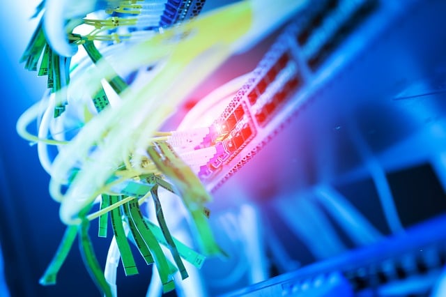 technology, tehnologija, internet, internetska veza, optički internet,