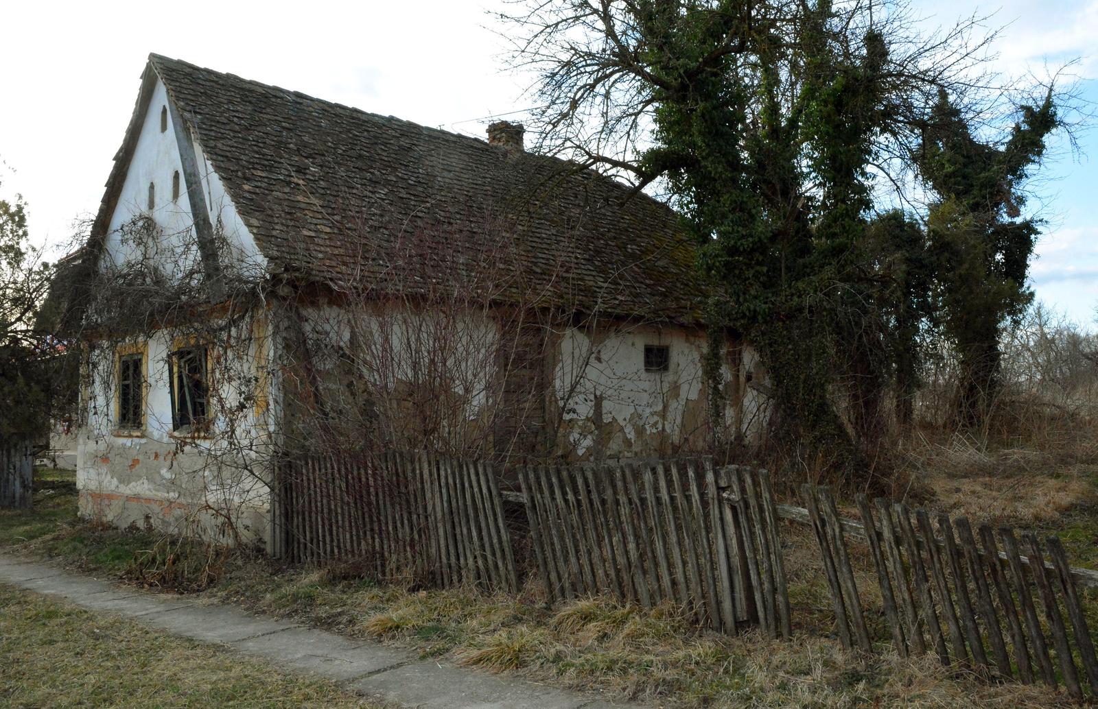 Napuštene kuće i imanja u Slavoniji