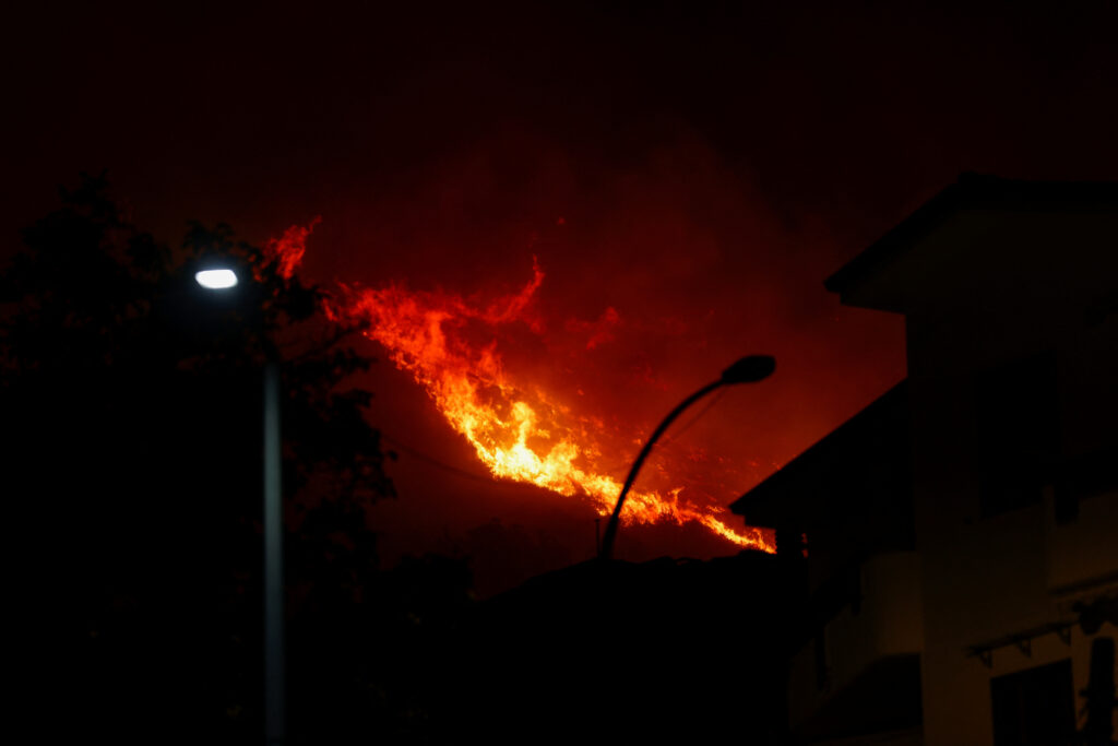 1690360709-2023-07-25T140850Z_1673584659_RC21A2A2V5K1_RTRMADP_3_EUROPE-WEATHER-ITALY-WILDFIRES-1024x683.jpg