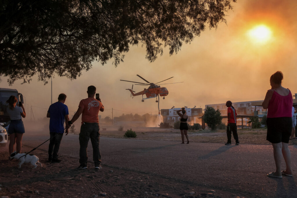 1690360735-2023-07-25T230123Z_967650429_RC2GA2AZBOLX_RTRMADP_3_EUROPE-WEATHER-GREECE-WILDFIRE-1024x683.jpg