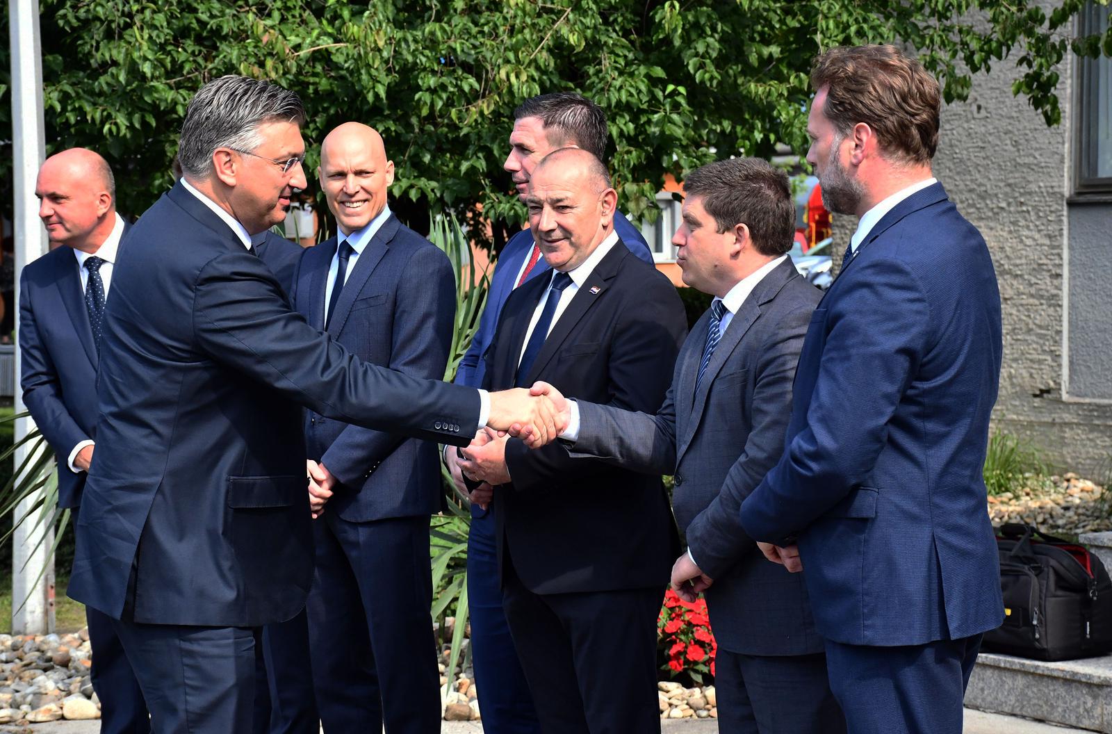 Slavonski Brod: Plenković posjetio tvrtku Đuro Đaković, Sveučilište i održao sastanak sa županima, gradonačelnicima i načelnicima