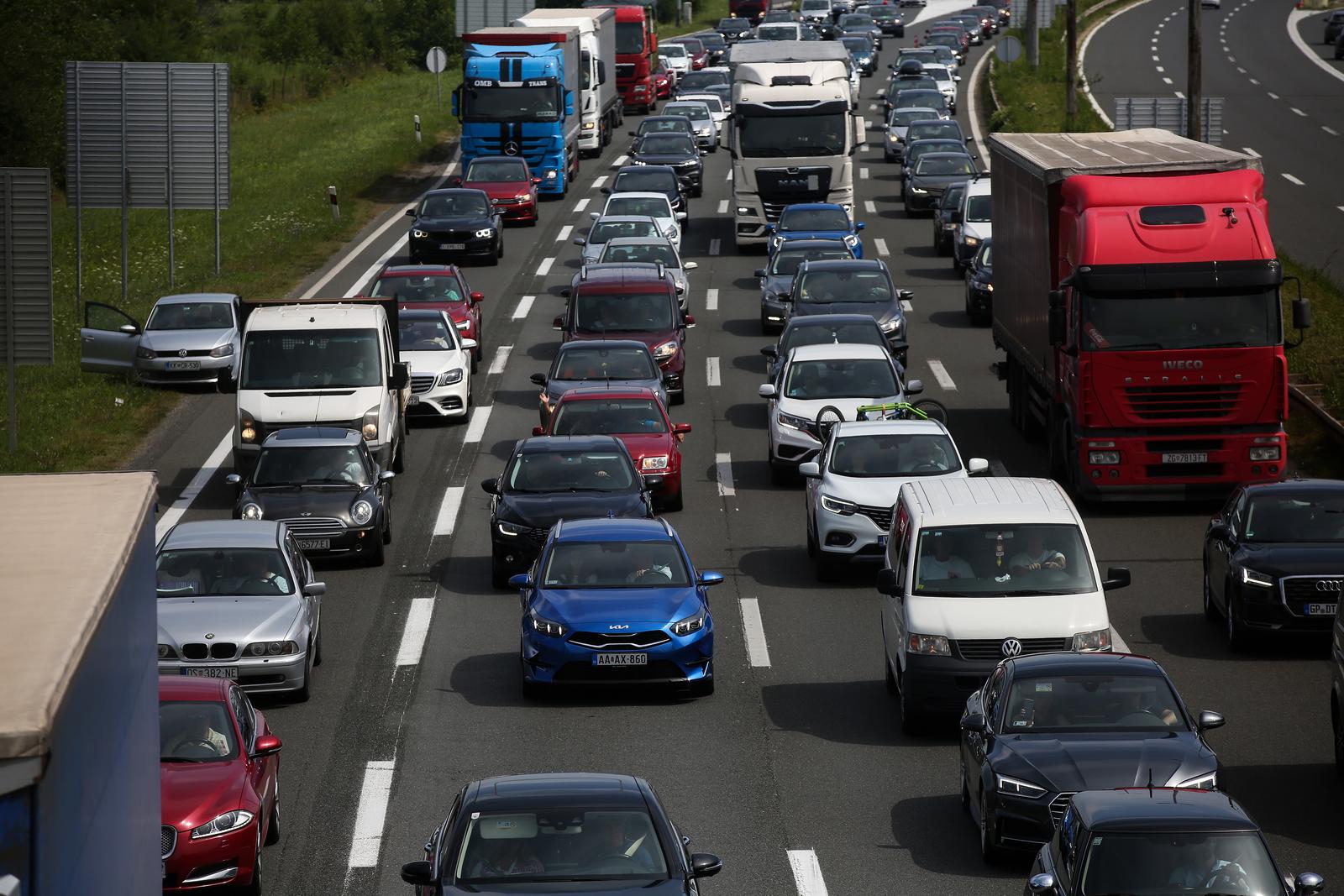 Zagreb: Kilometarske kolone pred naplatnom postajom Lučko