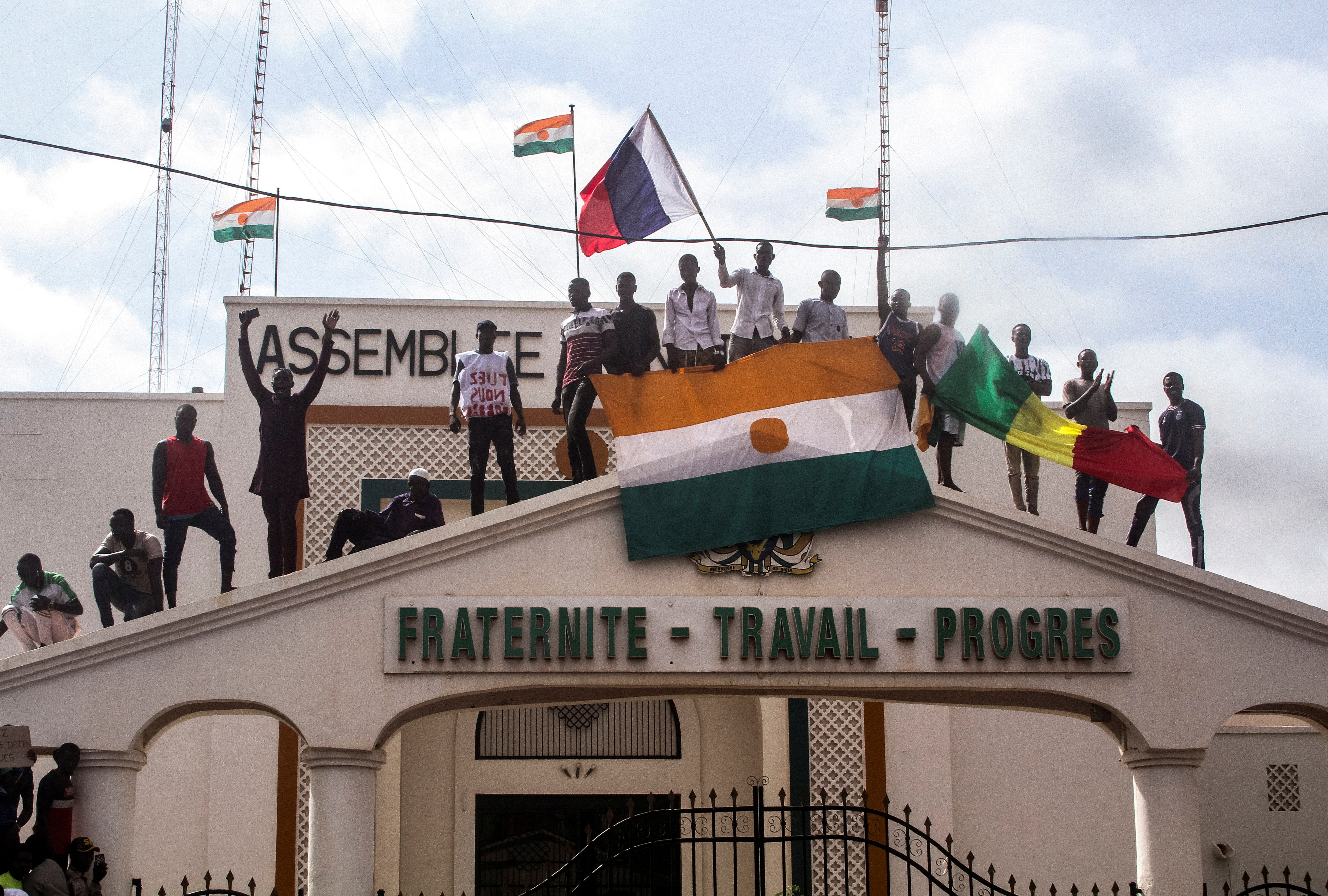 Thousands of anti-sanctions protestors gather in support of the putschist soldiers in the capital Niamey