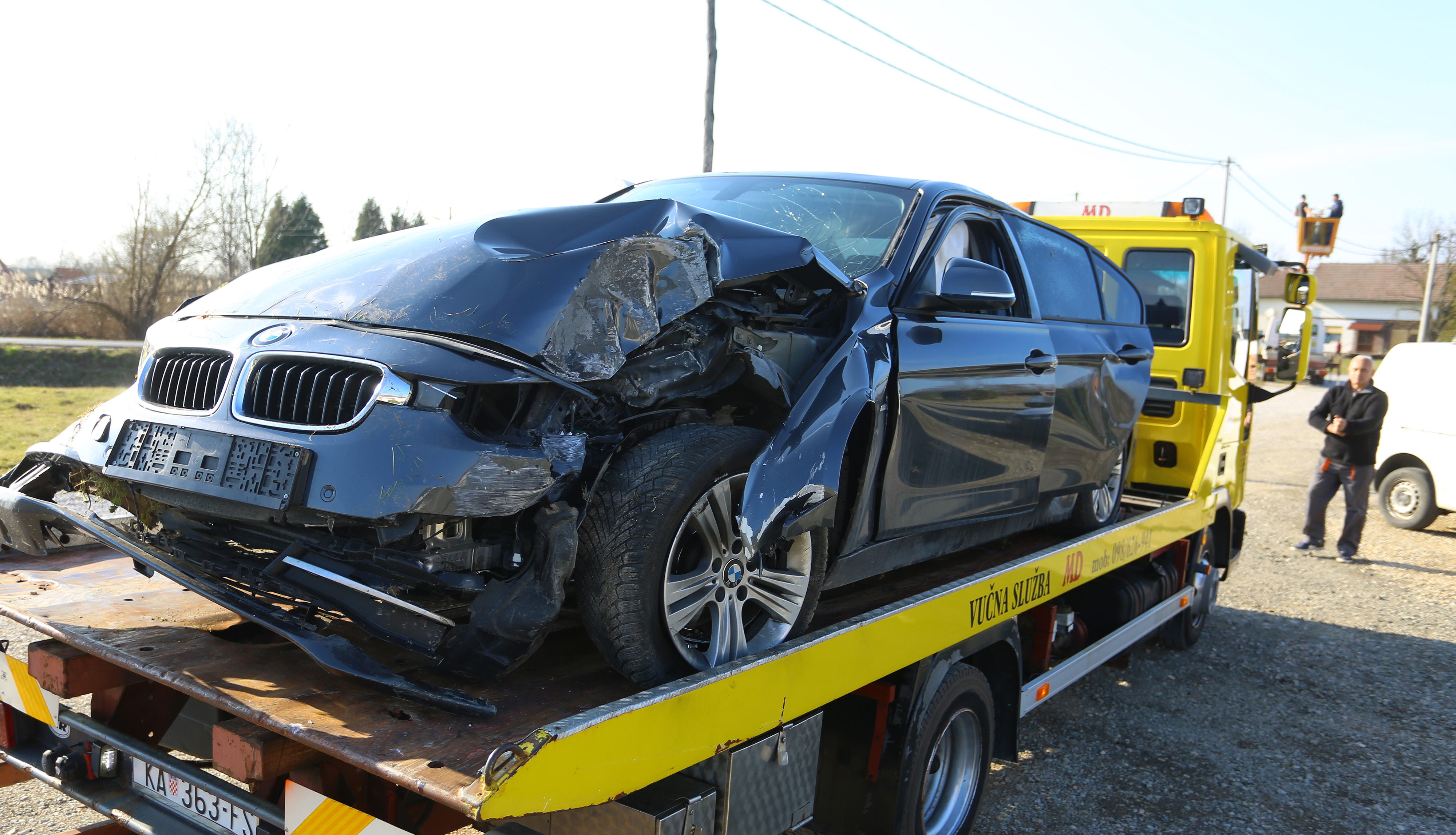 Pisarovina: U prevratanju osobnog automobila ozlijeđena majka i beba