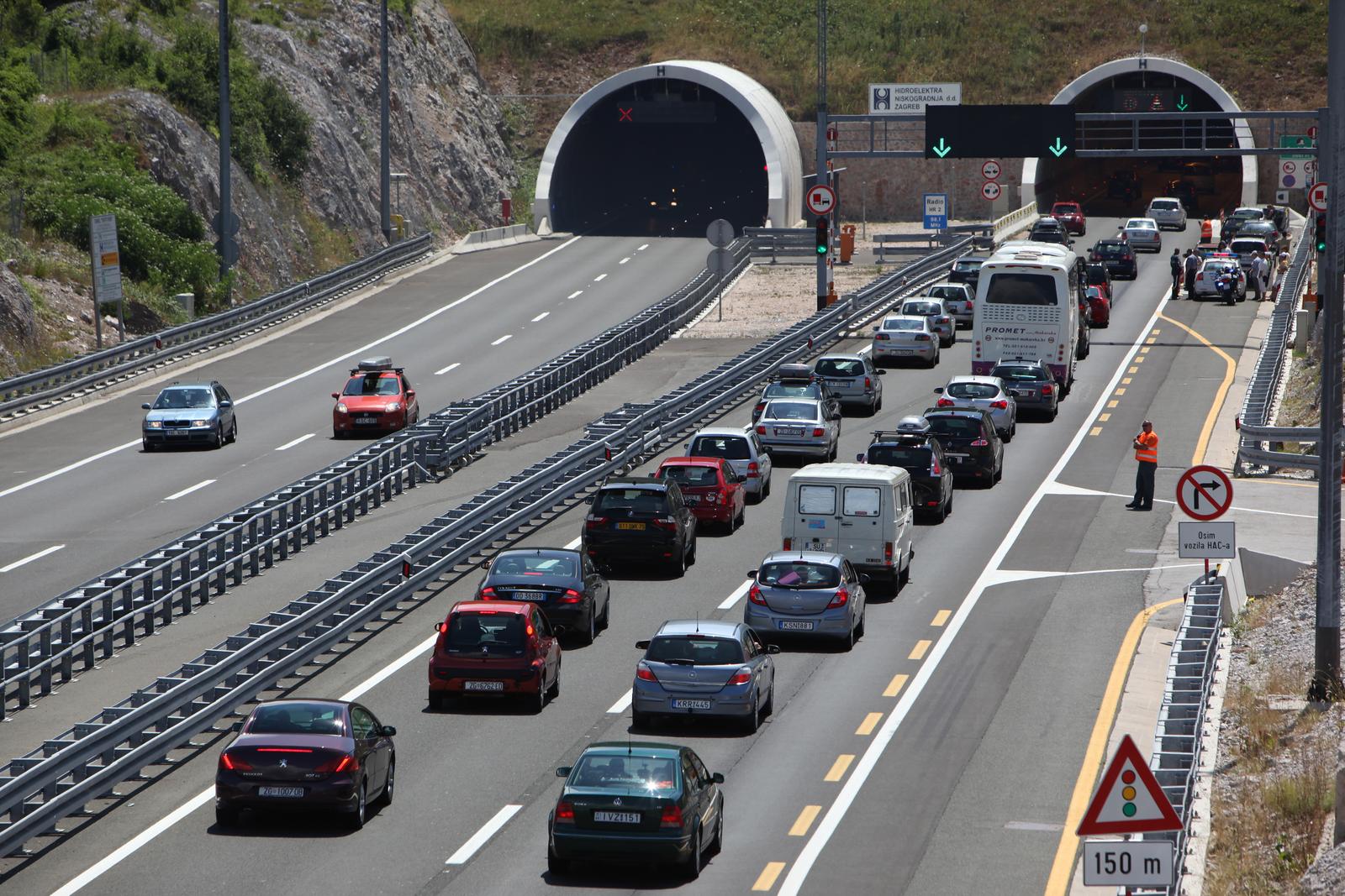 Zadar: Pred tunelom sv. Rok zbog lan?anog sudara nastala velika kolona