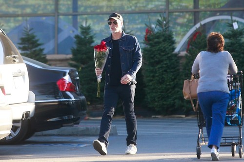 *EXCLUSIVE* Bryan Randall stops for flowers for Sandra Bullock