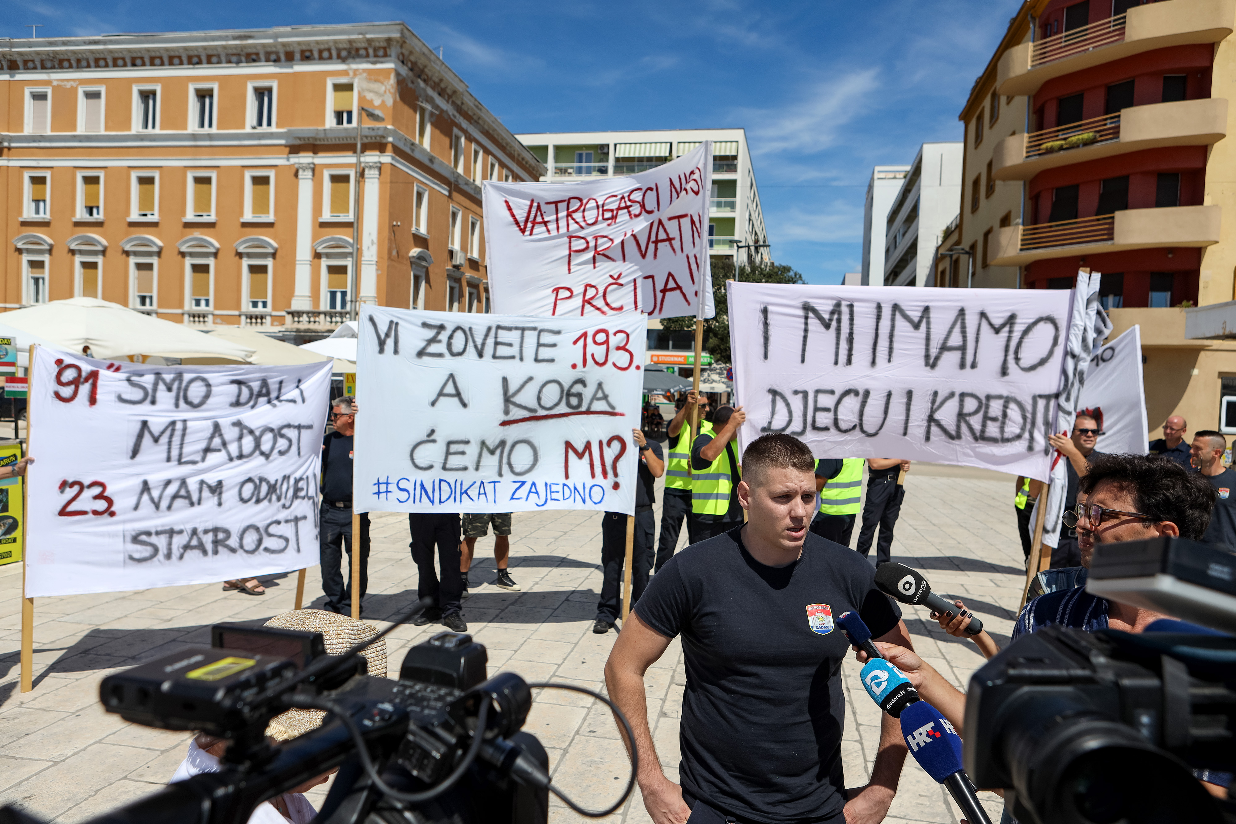 Zadarski vatrogasci prosvjedovali zbog niskih plaća