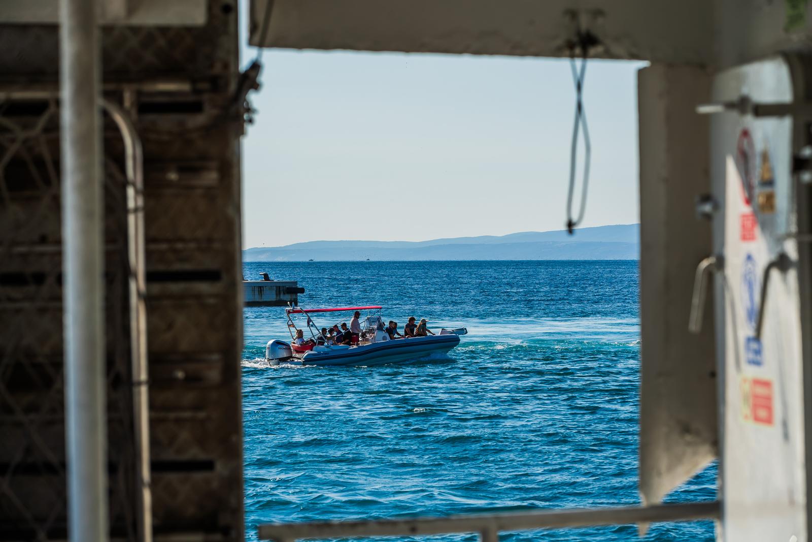 Split: Pogled na grad u jutarnjim satima iz gradske luke