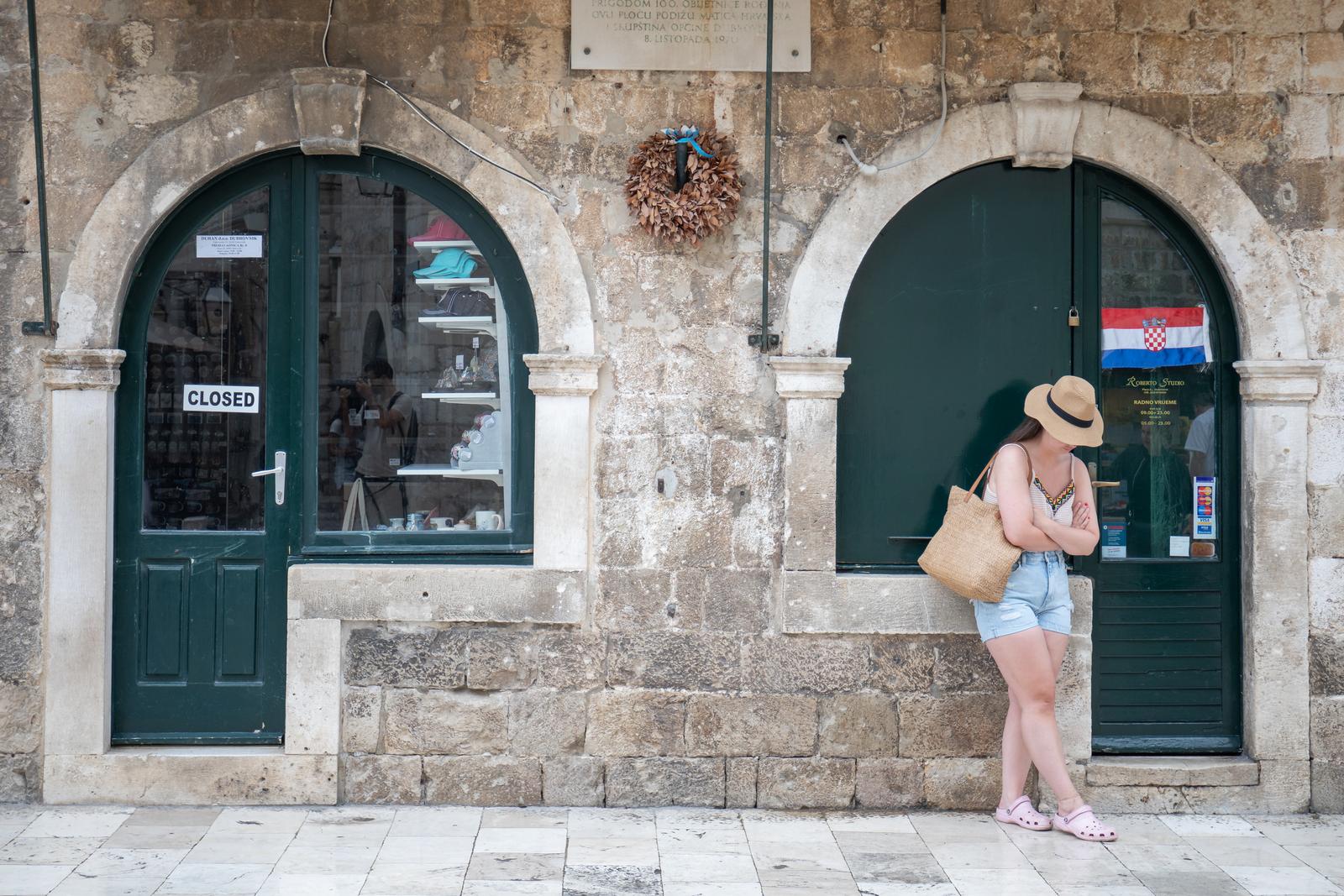 Dubrovnik: Prvi put u sezoni zatvorene suvenirnice i trgovine na Stradunu