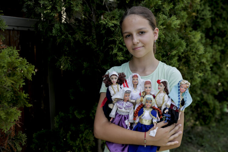 Upoznajte "Bosnian Barbie": Esmine lutke odjevene u bosansku narodnu nošnju