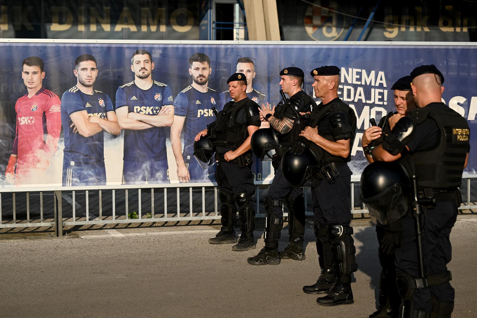 Zagreb: Interventna policija pazi na sigurnost u blizini Dinamovog stadiona