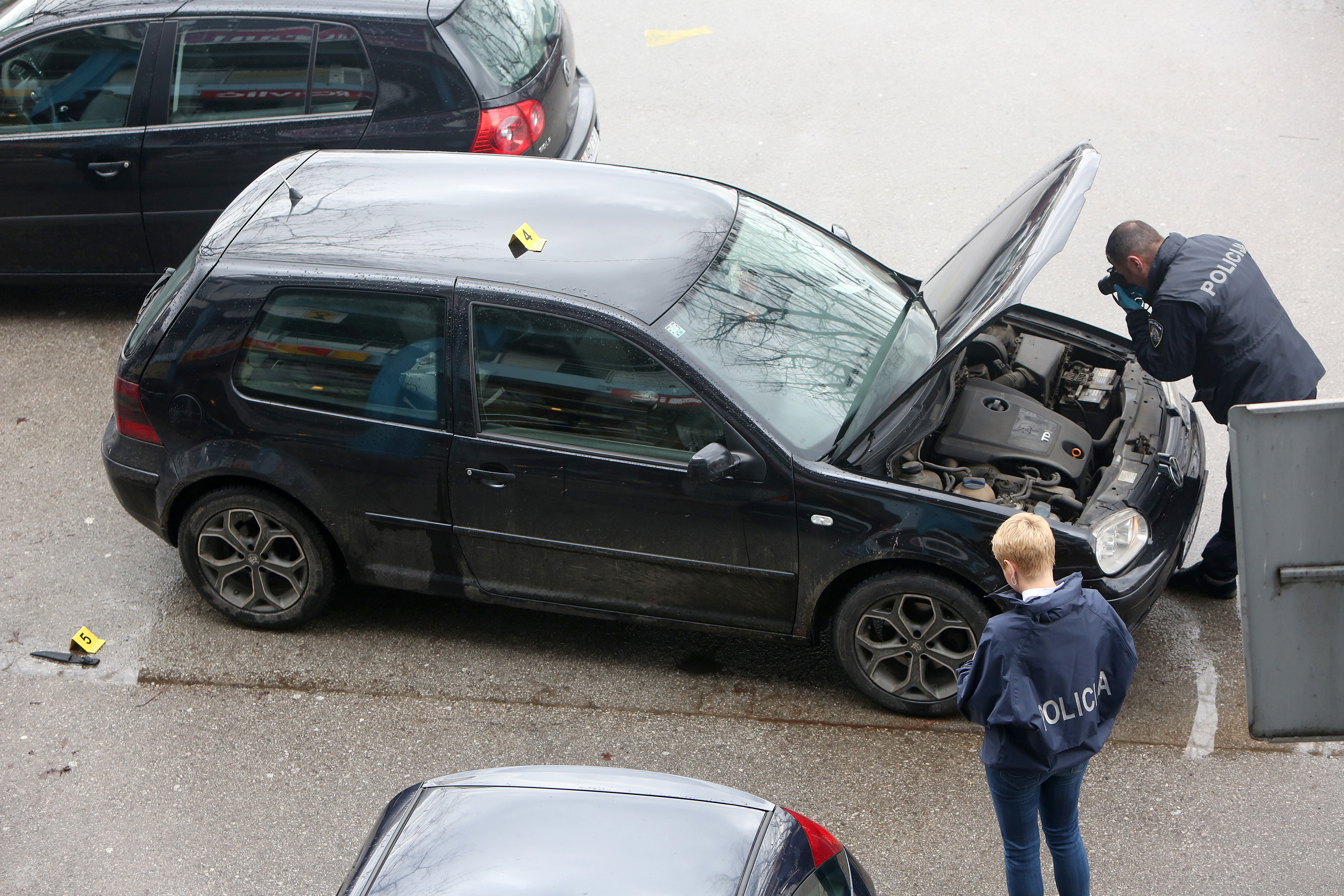 Karlovac: Mukarac izbo suprugu u automobilu na Gradskoj trnici
