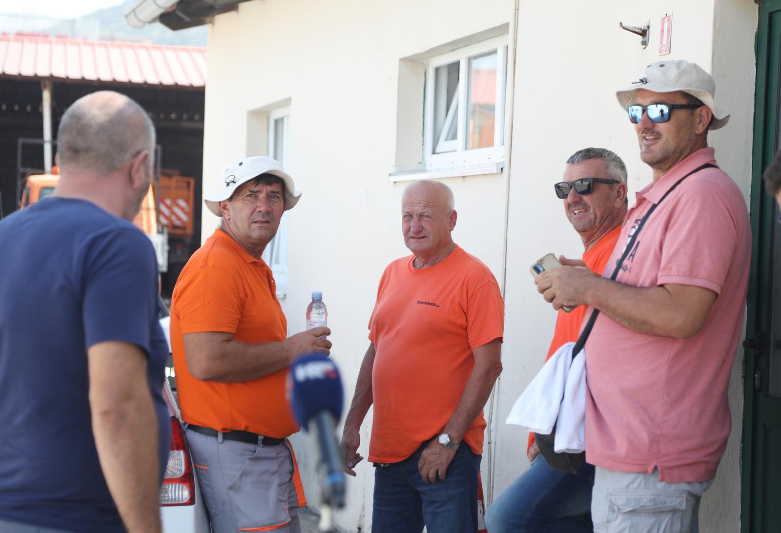 Šibenik: Radnici koji su dobili otkaz u Cestama Šibenik održali konferenciju za medije