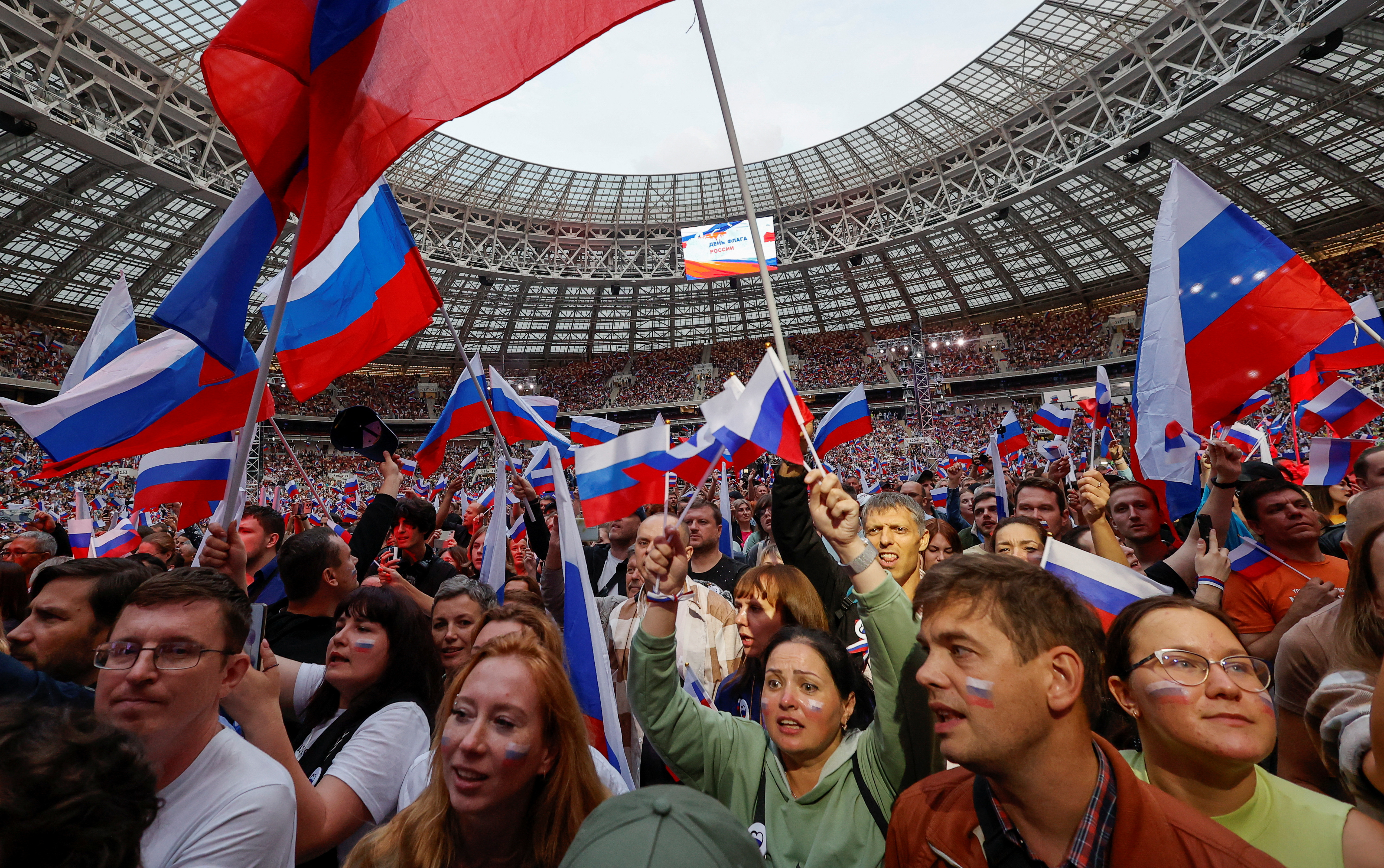 Russia celebrates Flag Day