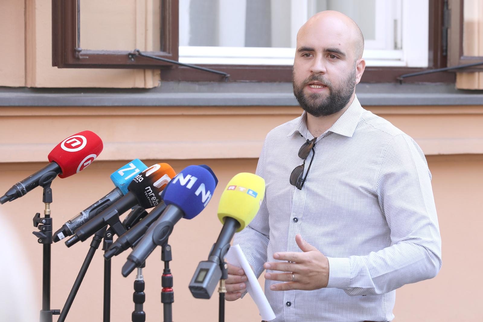 Zagreb: Luka Mlinarić o ustavnoj tužbi zbog eksprimantalnog programa u školama