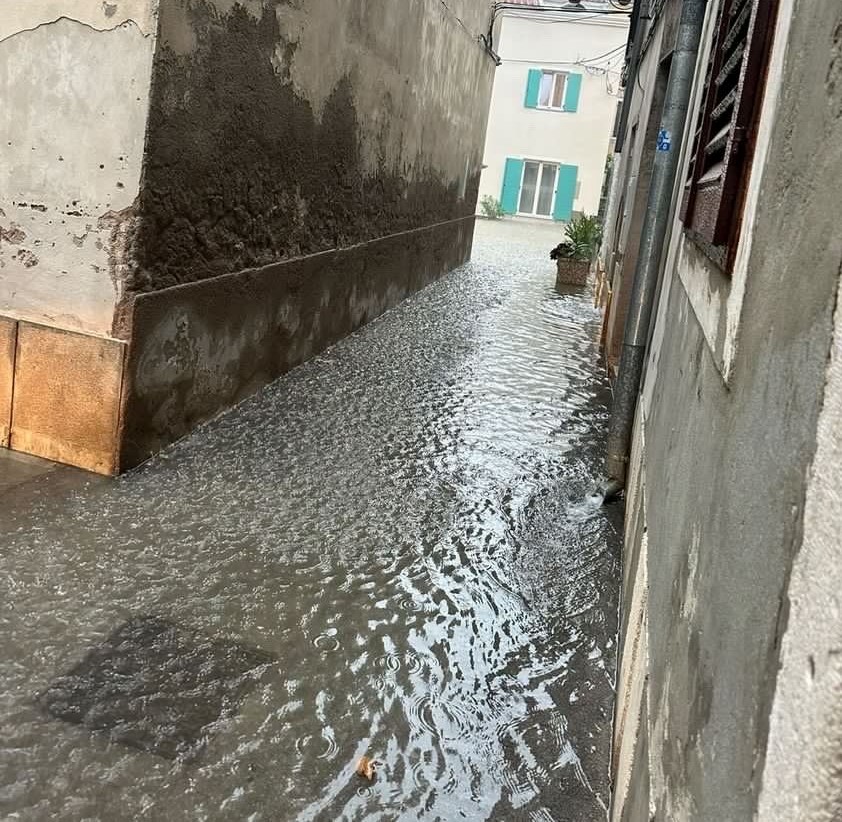 izola, slovenija, pljusak, poplava