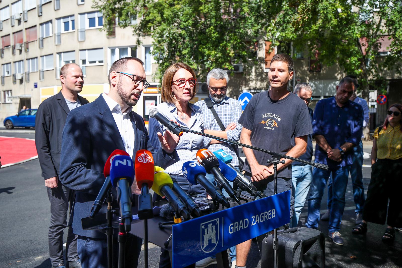 Zagreb: Ivan Pernar upadao pitanjima na konferenciji za medije gradonačelnika Tomaševića