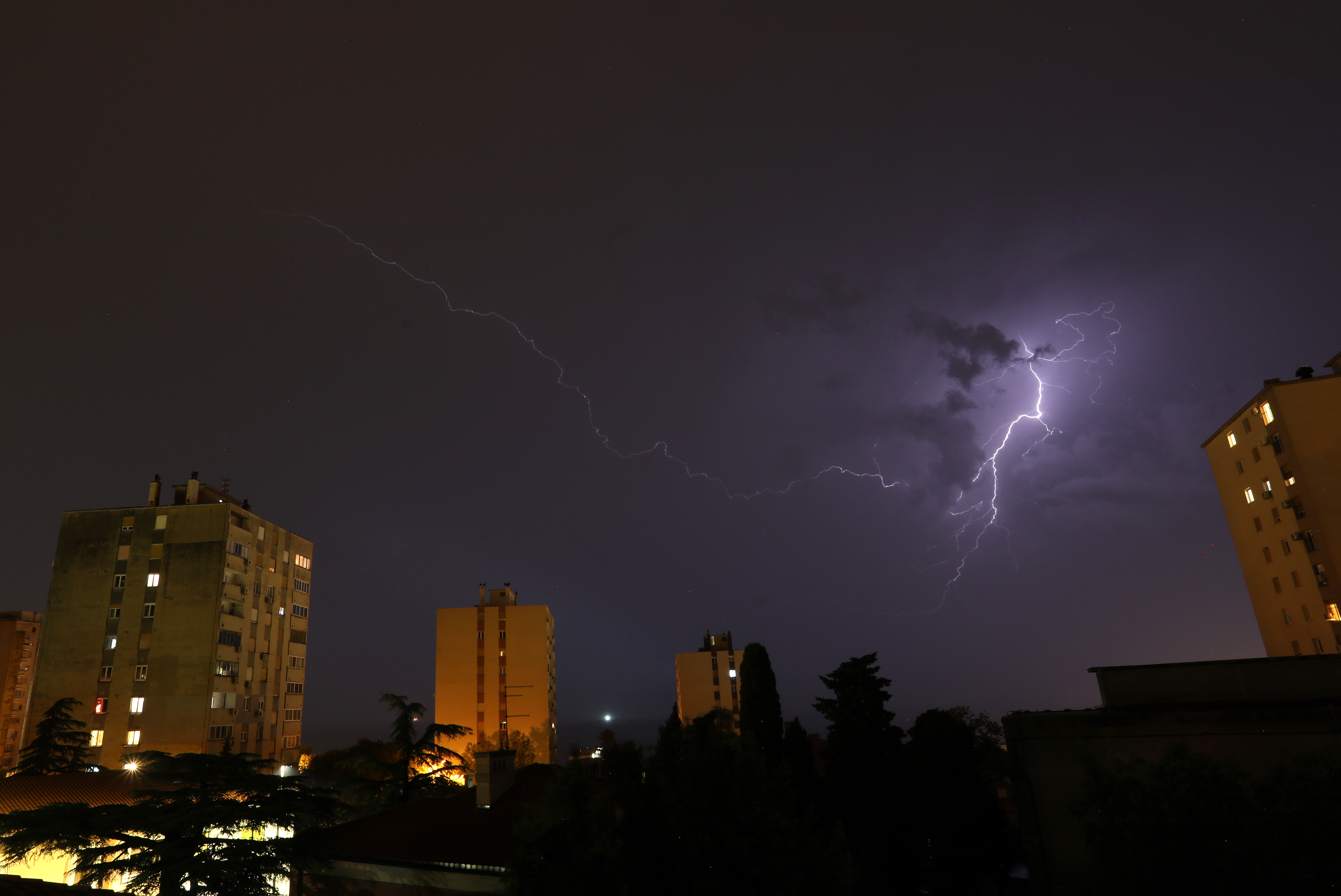 Rijeka: Munje na nebu iznad grada