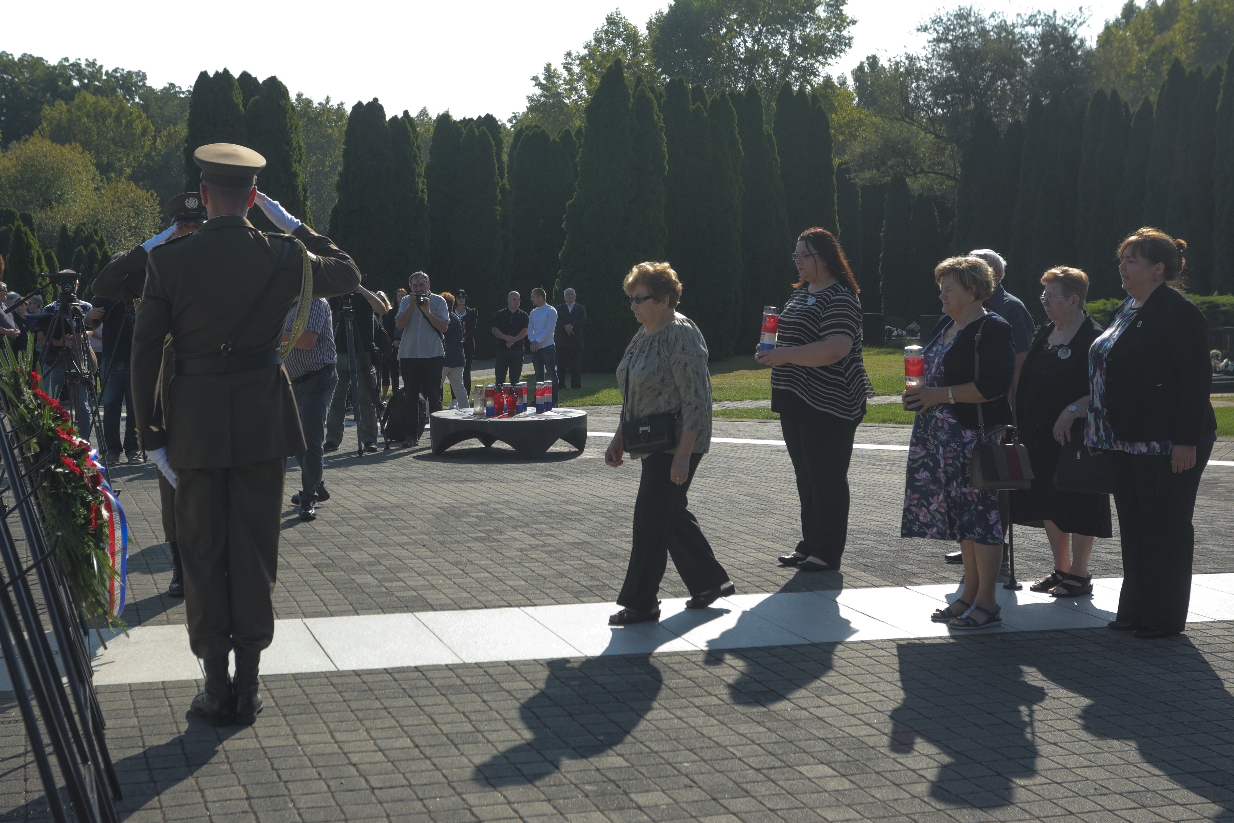 Vukovar: Polaganje vijenaca obitelji nestalih povodom Međunarodnog dana nestalih