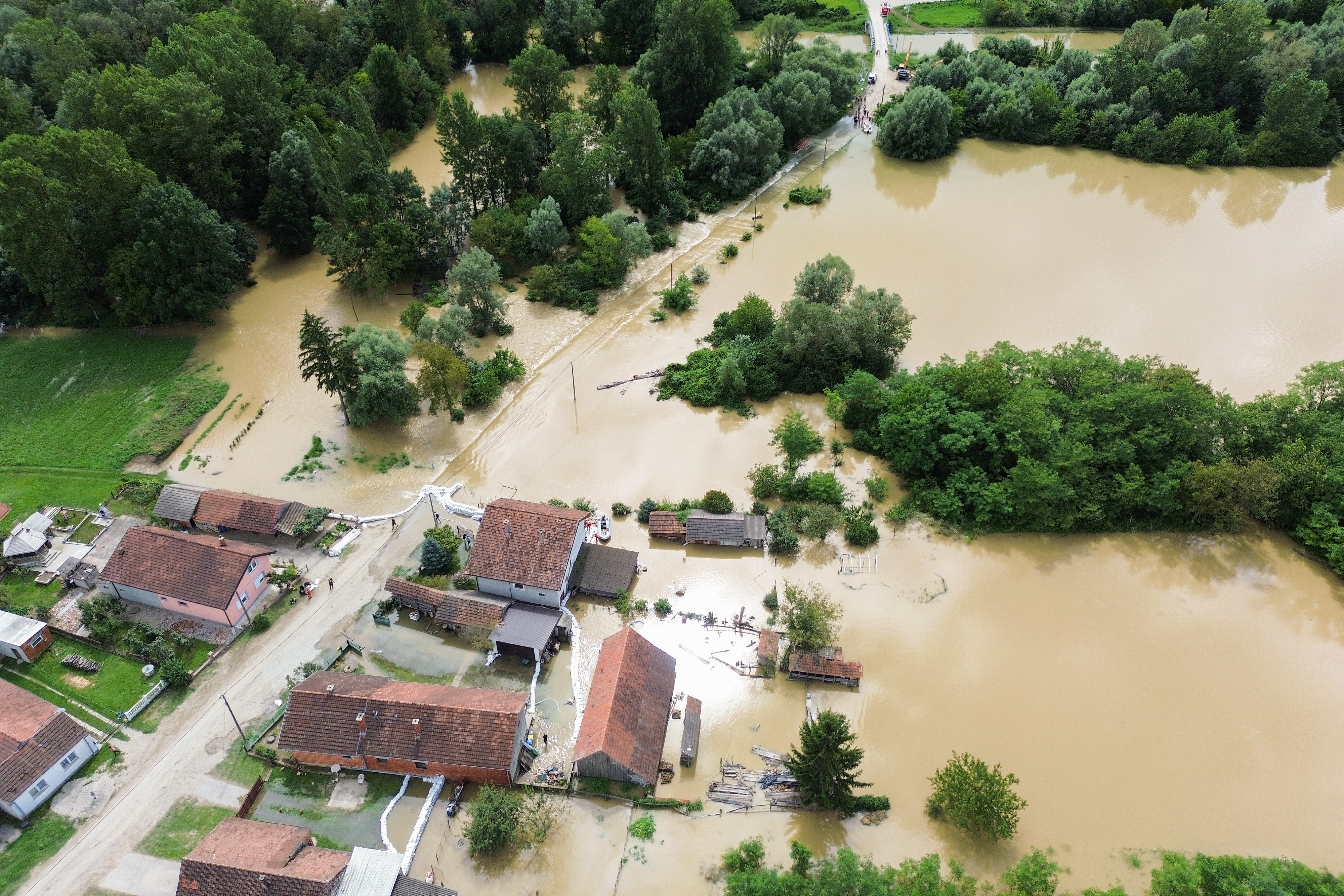 Fotografije iz zraka poplavljenog sela Drnje