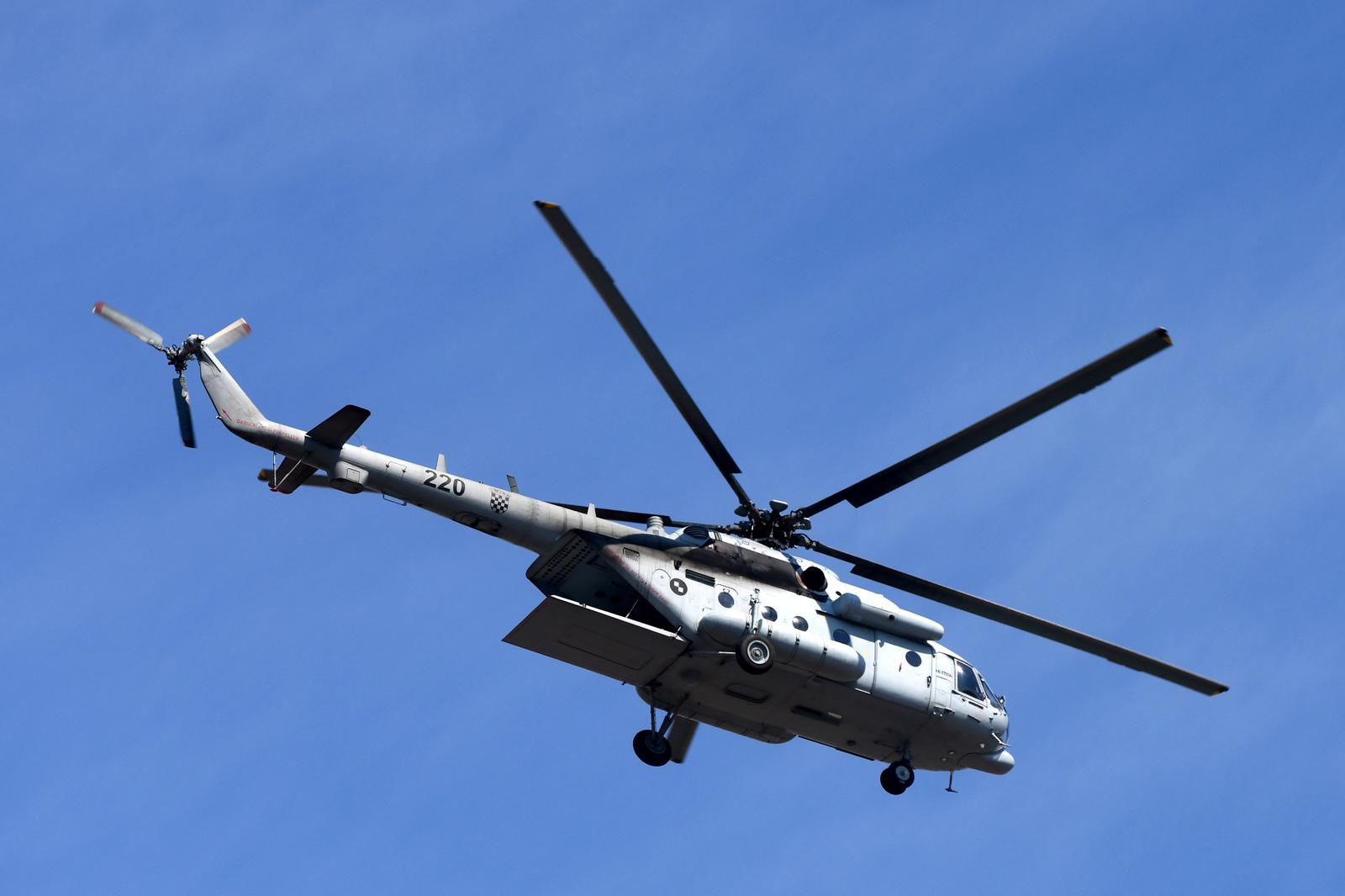 Knin: Vojni helikopter Mi-171 Sh u letu iznad Knina